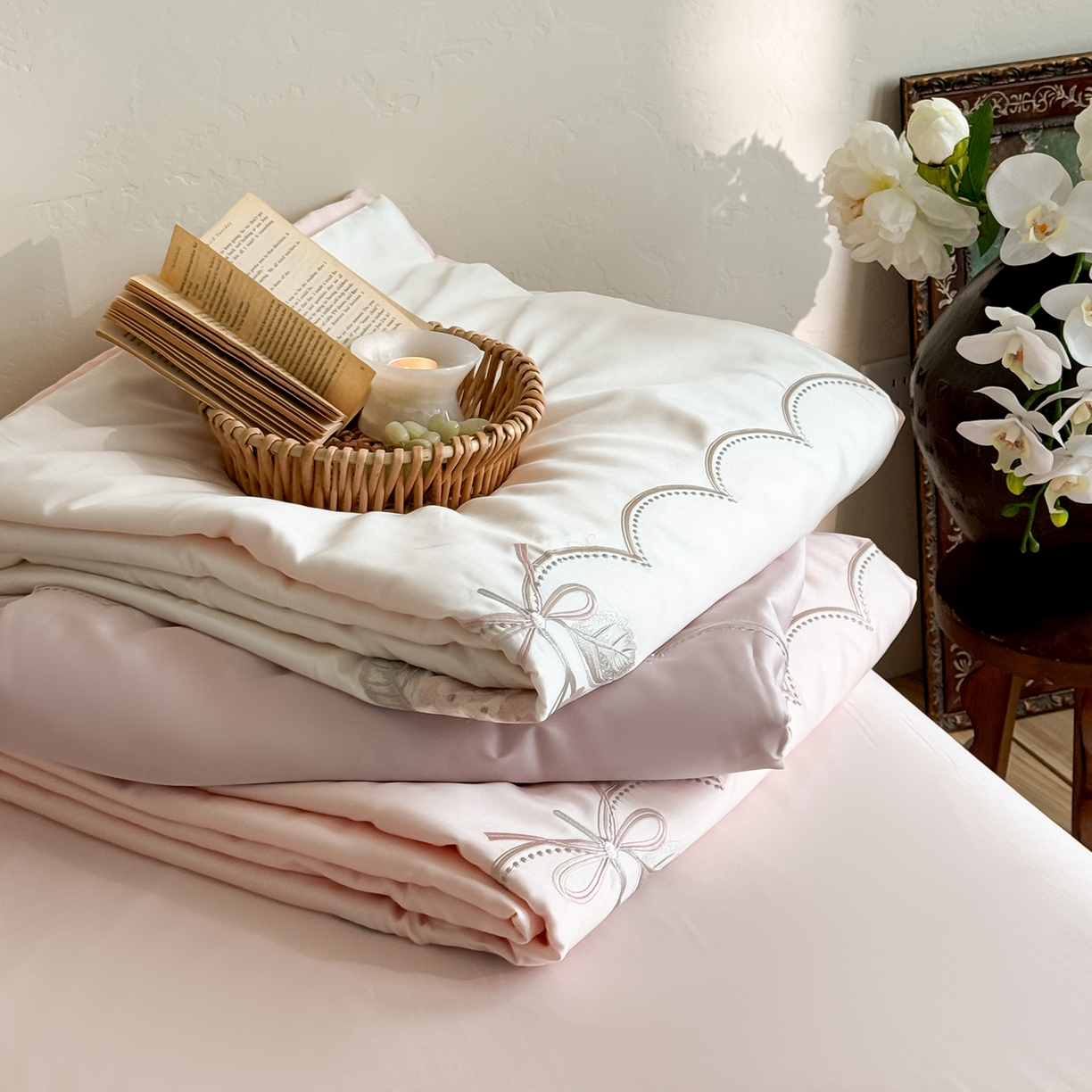 91家纺网 家纺一手货源 找家纺 （总）极简 2026新款天丝刺绣夏被四件套-柔花束影