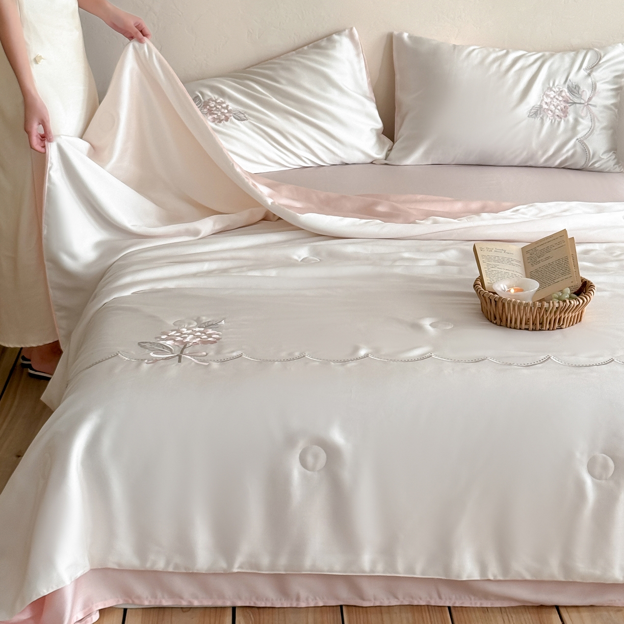 91家纺网 家纺一手货源 找家纺 极简 2026新款天丝刺绣夏被四件套-柔花束影 柔花束影-白