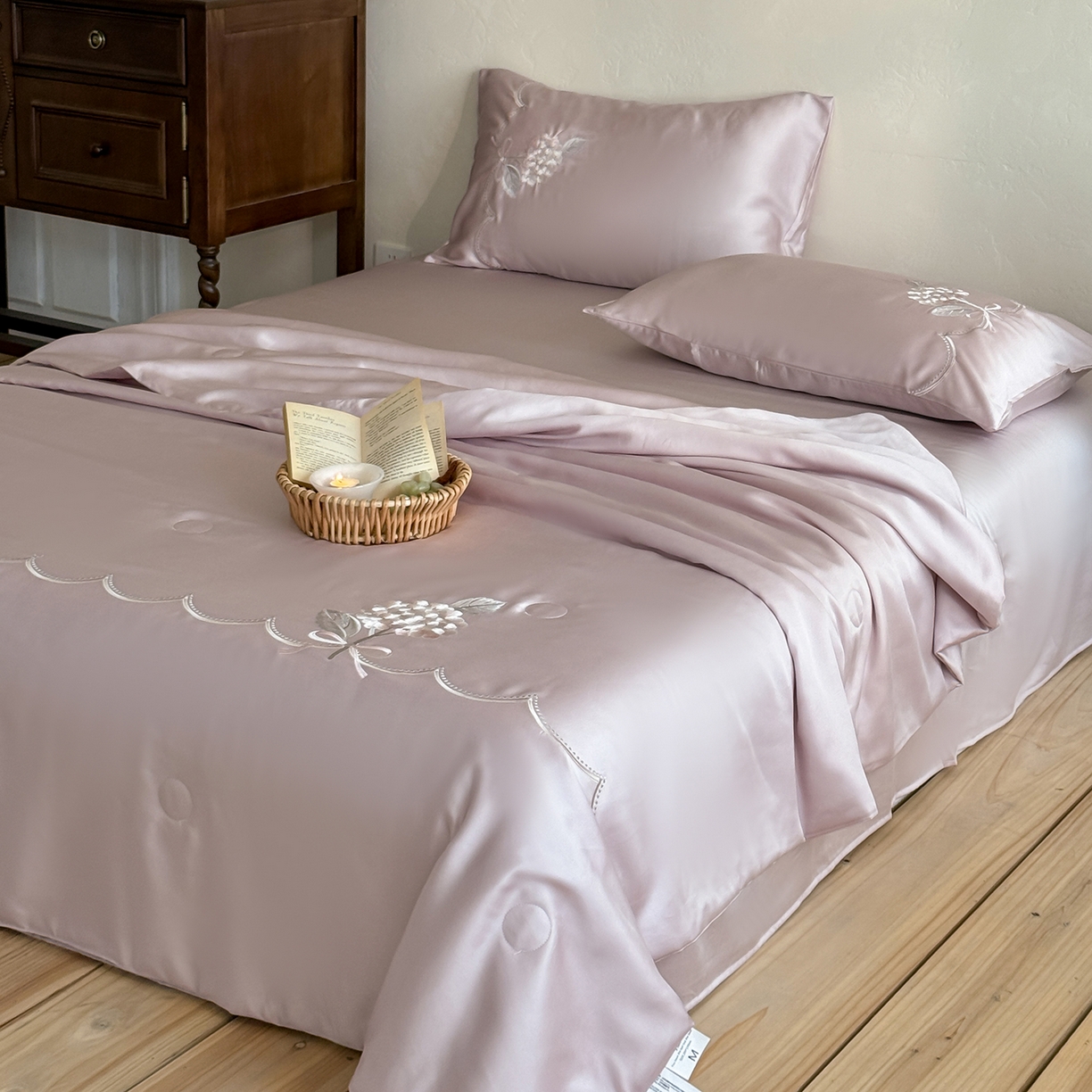 91家纺网 家纺一手货源 找家纺 极简 2026新款天丝刺绣夏被四件套-柔花束影 柔花束影-紫