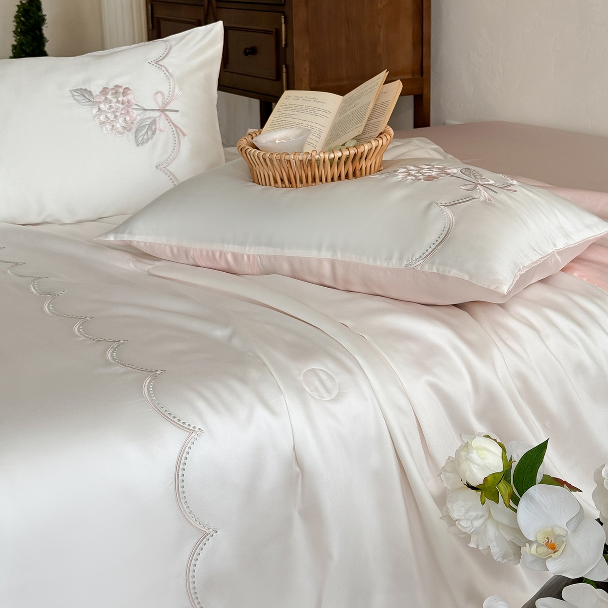 91家纺网 家纺一手货源 找家纺 极简 2026新款天丝刺绣夏被四件套-柔花束影 柔花束影-白