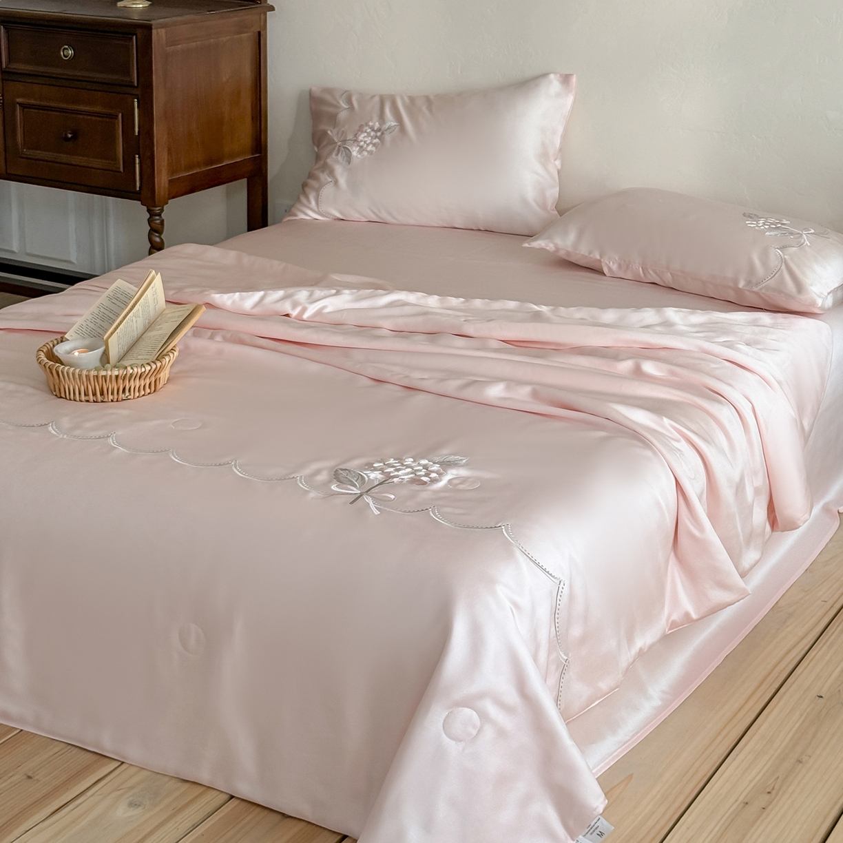 91家纺网 家纺一手货源 找家纺 极简 2026新款天丝刺绣夏被四件套-柔花束影 柔花束影-粉