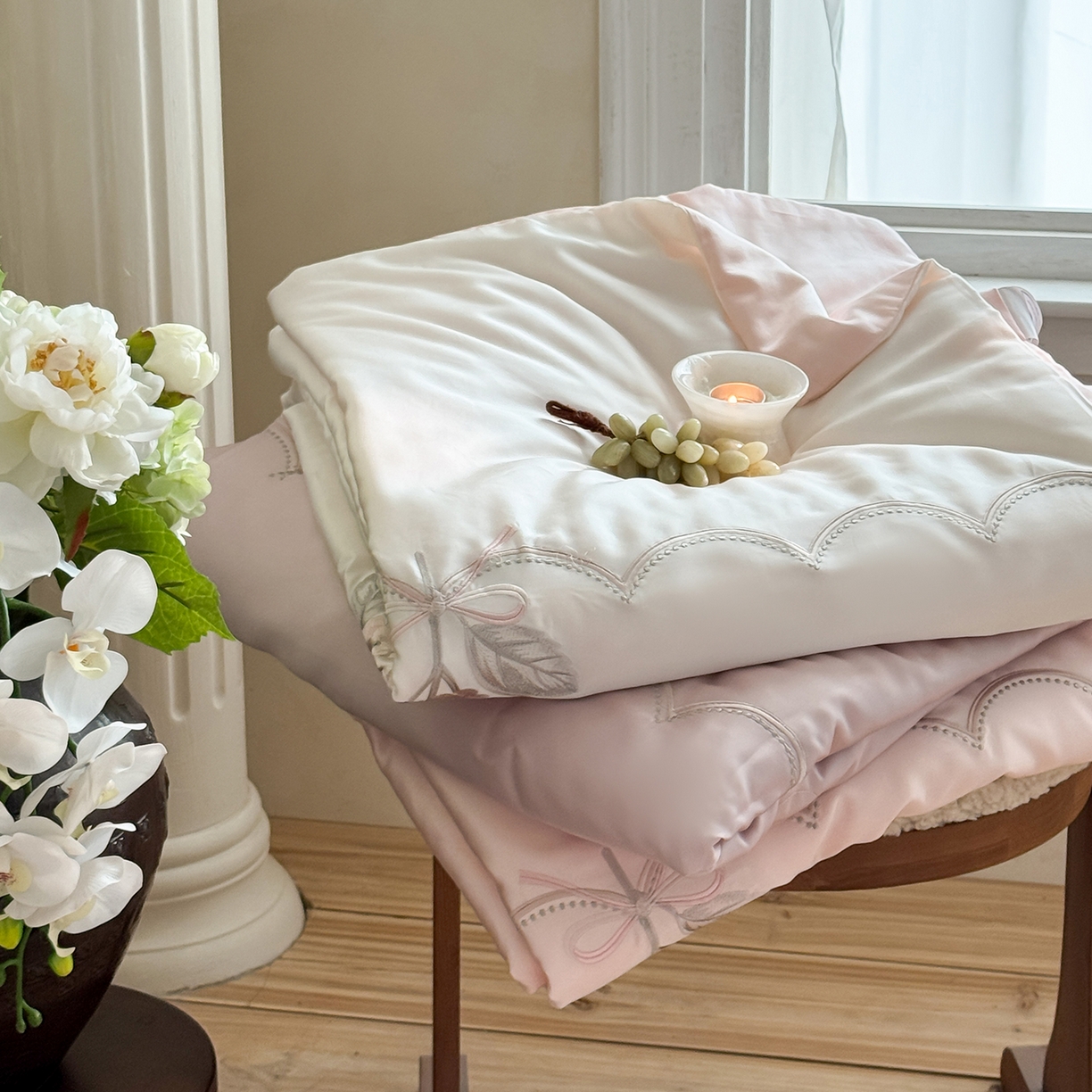 91家纺网 家纺一手货源 找家纺 极简 2026新款天丝刺绣夏被四件套-柔花束影 组合