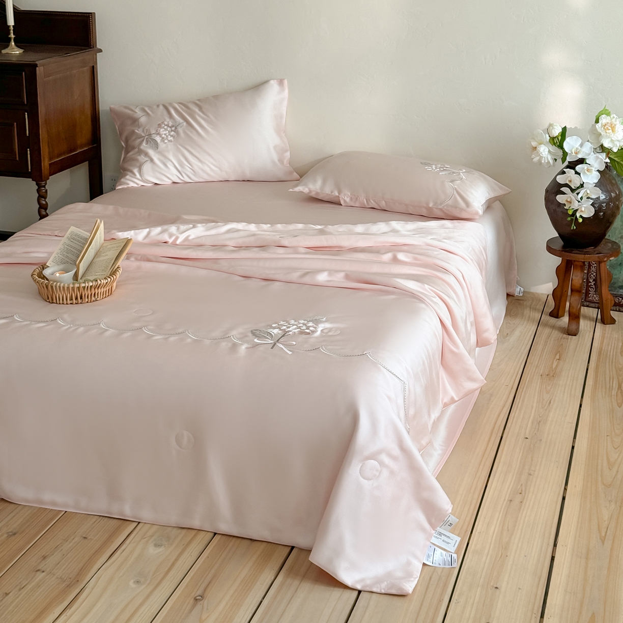 91家纺网 家纺一手货源 找家纺 极简 2026新款天丝刺绣夏被四件套-柔花束影 柔花束影-粉