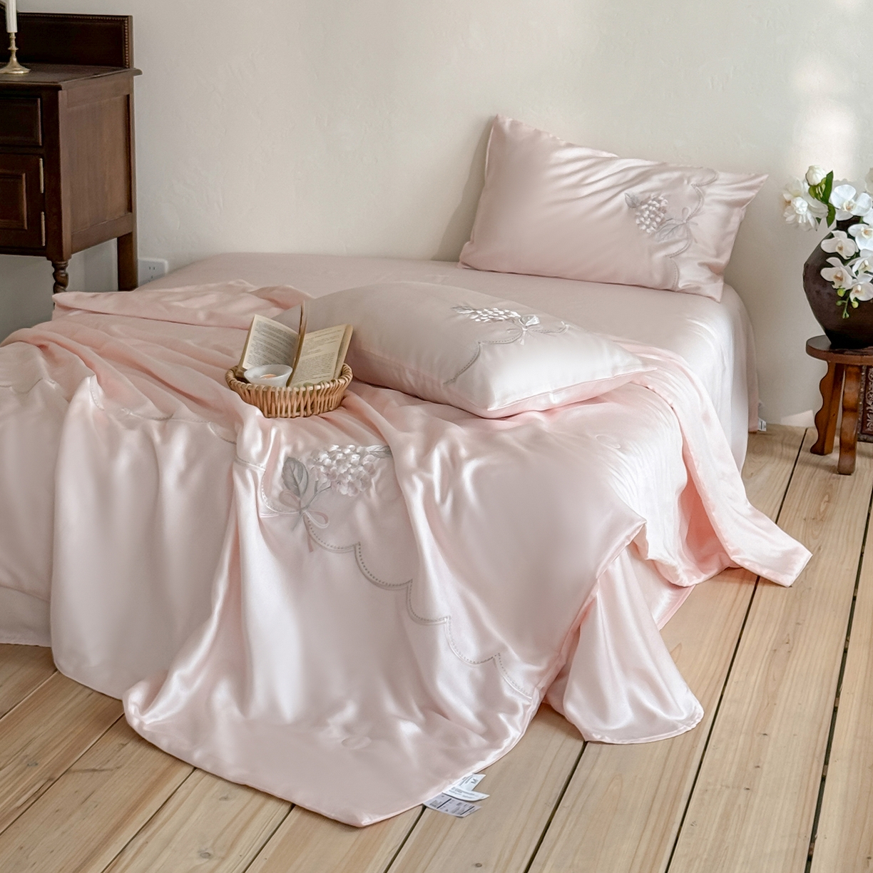 91家纺网 家纺一手货源 找家纺 极简 2026新款天丝刺绣夏被四件套-柔花束影 柔花束影-粉