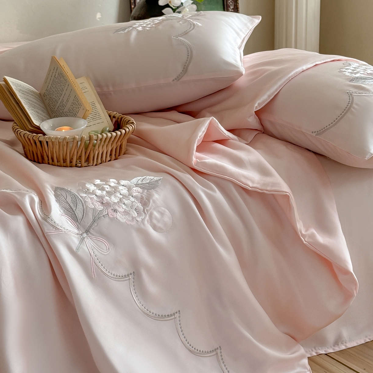 91家纺网 家纺一手货源 找家纺 极简 2026新款天丝刺绣夏被四件套-柔花束影 柔花束影-粉