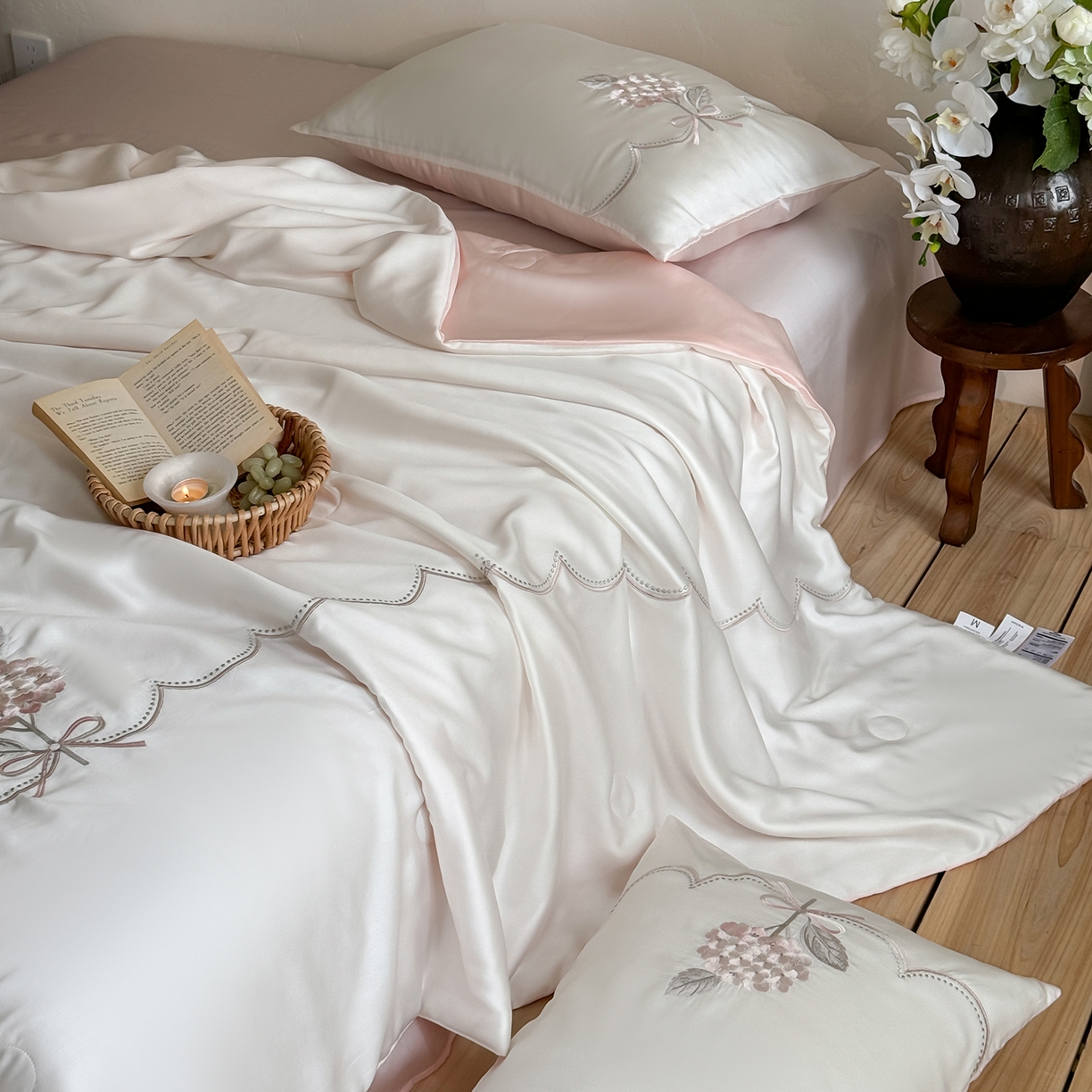 91家纺网 家纺一手货源 找家纺 极简 2026新款天丝刺绣夏被四件套-柔花束影 柔花束影-白