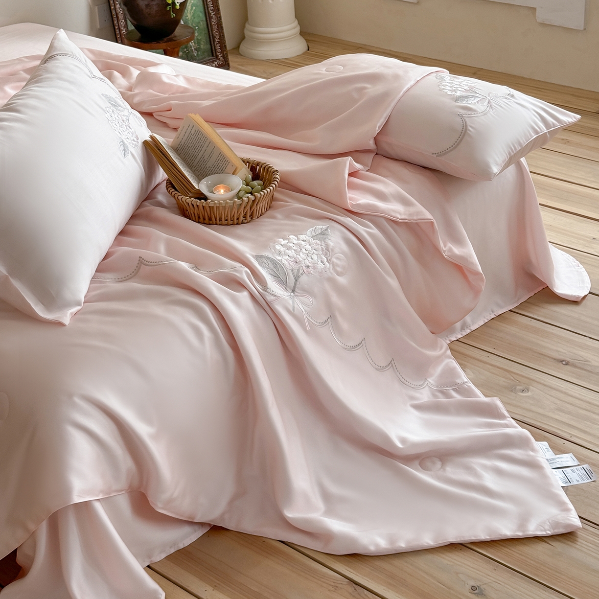 91家纺网 家纺一手货源 找家纺 极简 2026新款天丝刺绣夏被四件套-柔花束影 柔花束影-粉