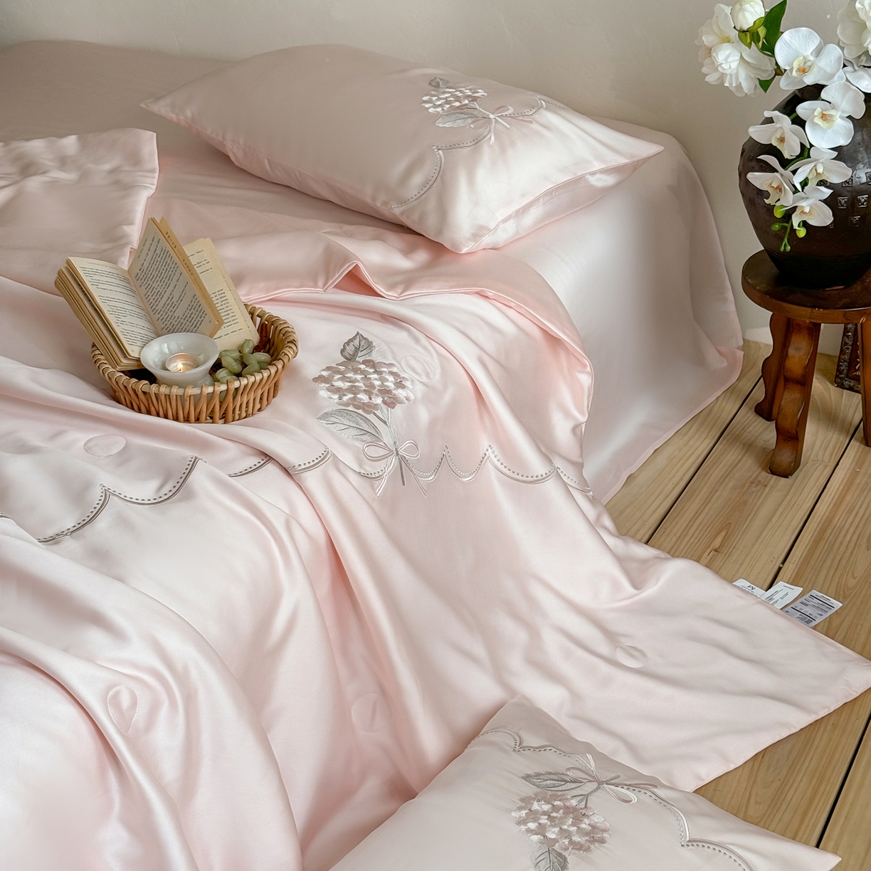 91家纺网 家纺一手货源 找家纺 极简 2026新款天丝刺绣夏被四件套-柔花束影 柔花束影-粉