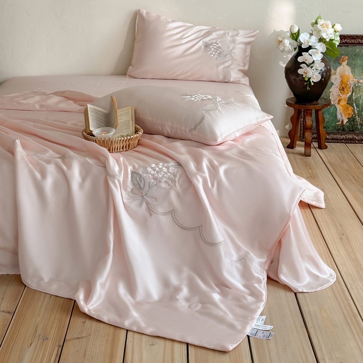 91家纺网 家纺一手货源 找家纺 极简 2026新款天丝刺绣夏被四件套-柔花束影 柔花束影-粉