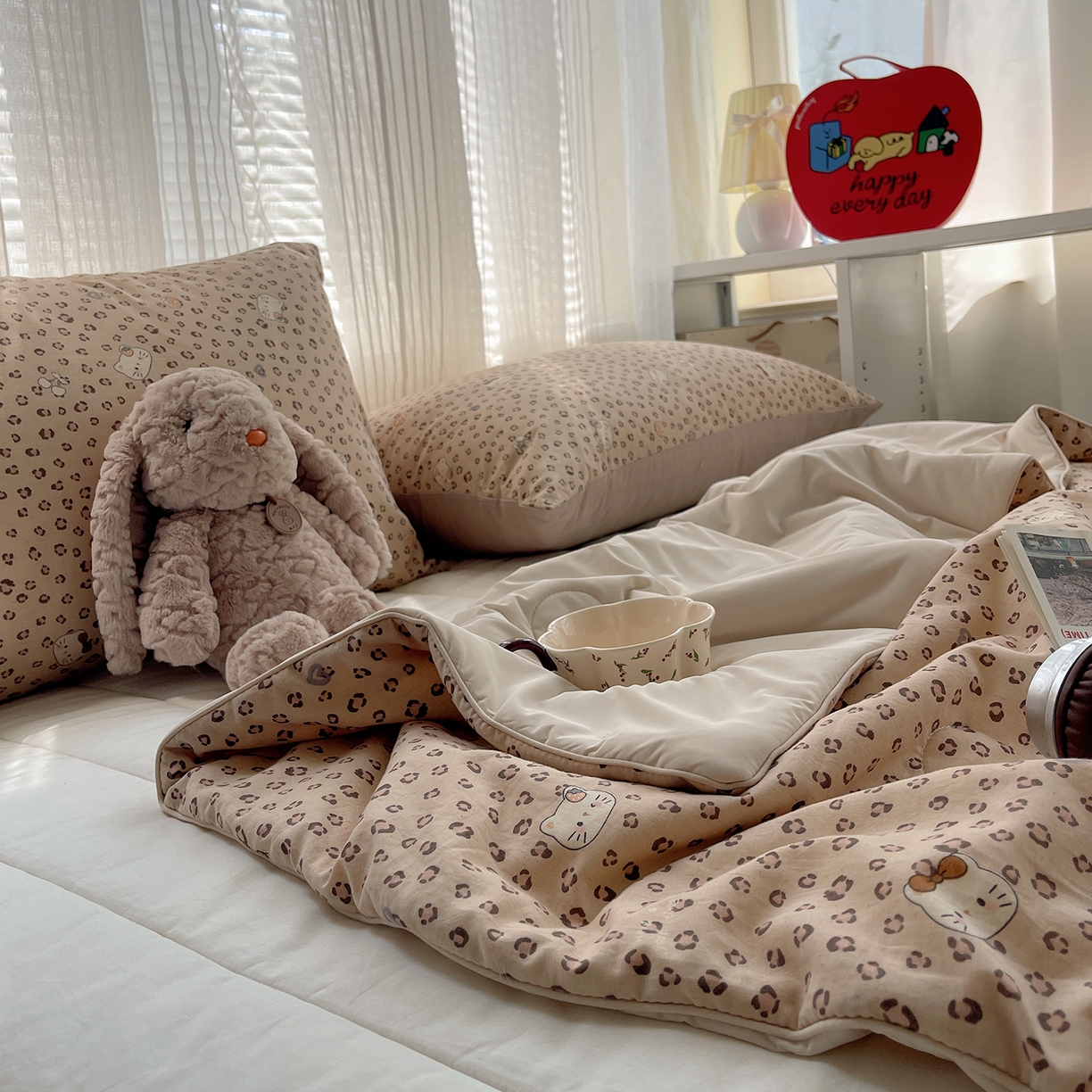 91家纺网 家纺一手货源 找家纺 桃子家居 2026新款A类原生态纯棉棉麻凉感小冰皮嵌绳工艺棉麻夏被夏凉被空调被 棉麻冰皮-奶咖小猫