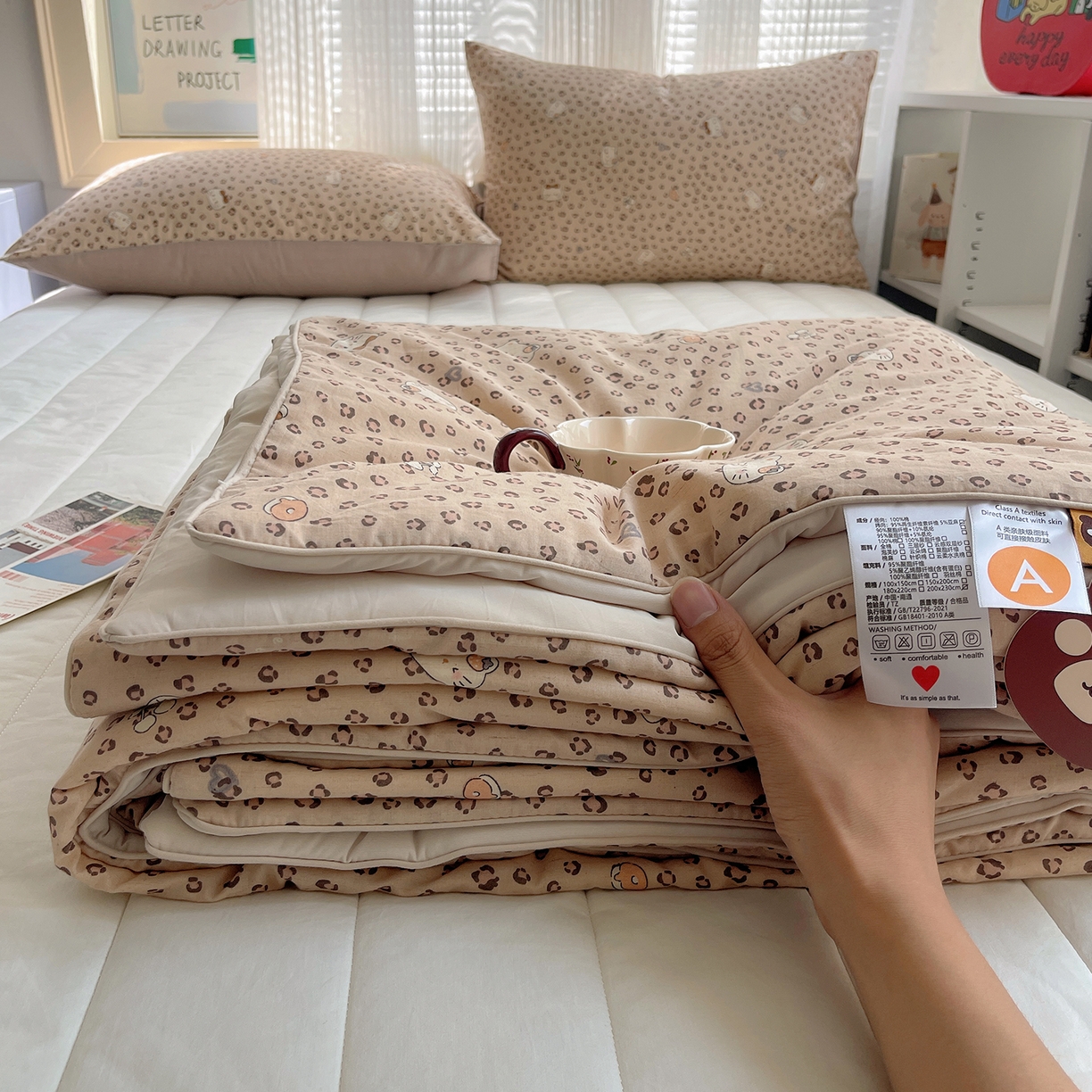 91家纺网 家纺一手货源 找家纺 桃子家居 2026新款A类原生态纯棉棉麻凉感小冰皮嵌绳工艺棉麻夏被夏凉被空调被 棉麻冰皮-奶咖小猫