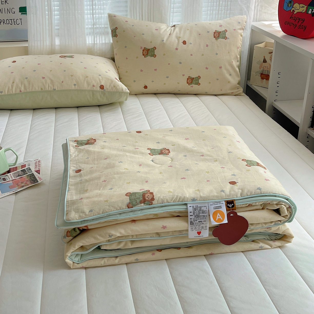 91家纺网 家纺一手货源 找家纺 桃子家居 2026新款A类原生态纯棉棉麻凉感小冰皮嵌绳工艺棉麻夏被夏凉被空调被 棉麻冰皮-奶黄小熊