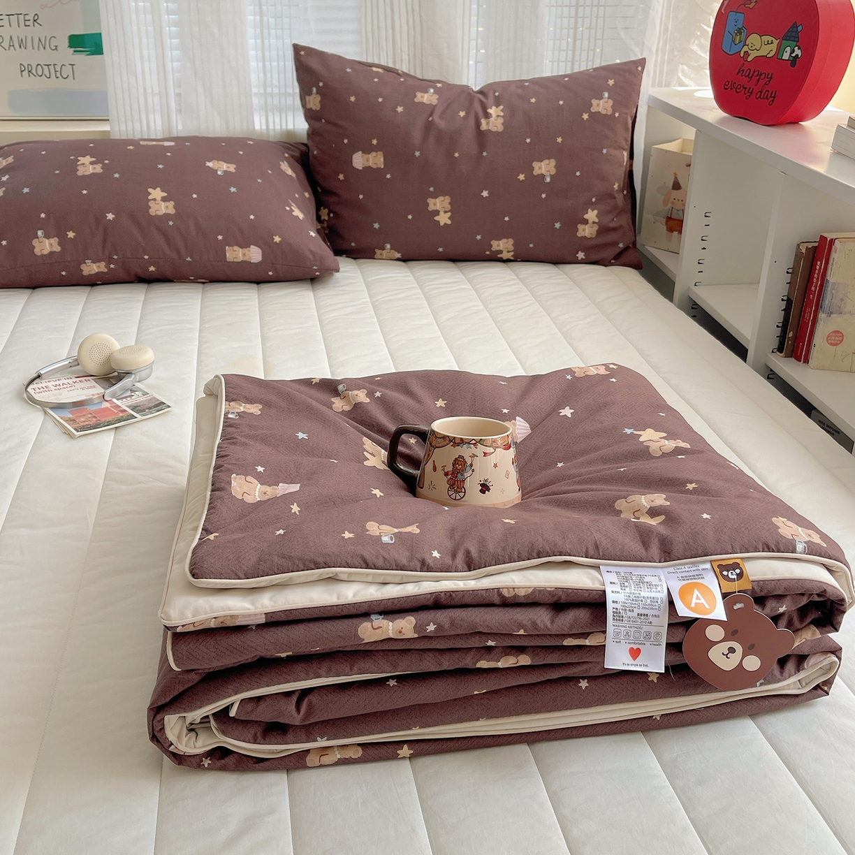 91家纺网 家纺一手货源 找家纺 桃子家居 2026新款A类原生态纯棉棉麻凉感小冰皮嵌绳工艺棉麻夏被夏凉被空调被 棉麻冰皮-焦糖小星熊