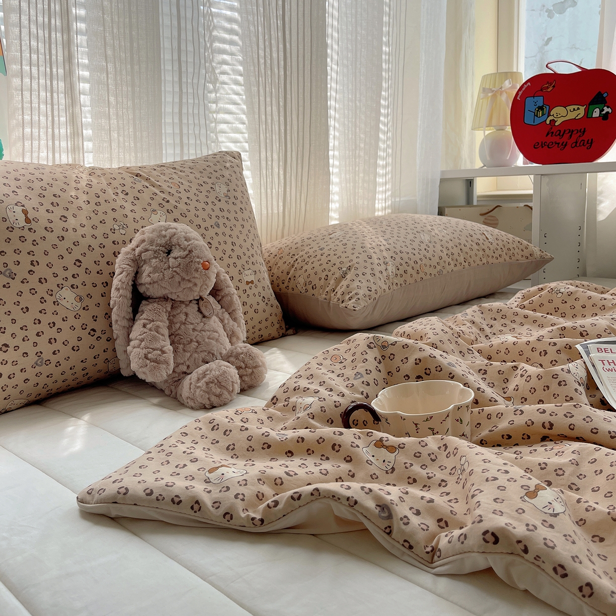 91家纺网 家纺一手货源 找家纺 桃子家居 2026新款A类原生态纯棉棉麻凉感小冰皮嵌绳工艺棉麻夏被夏凉被空调被 棉麻冰皮-奶咖小猫