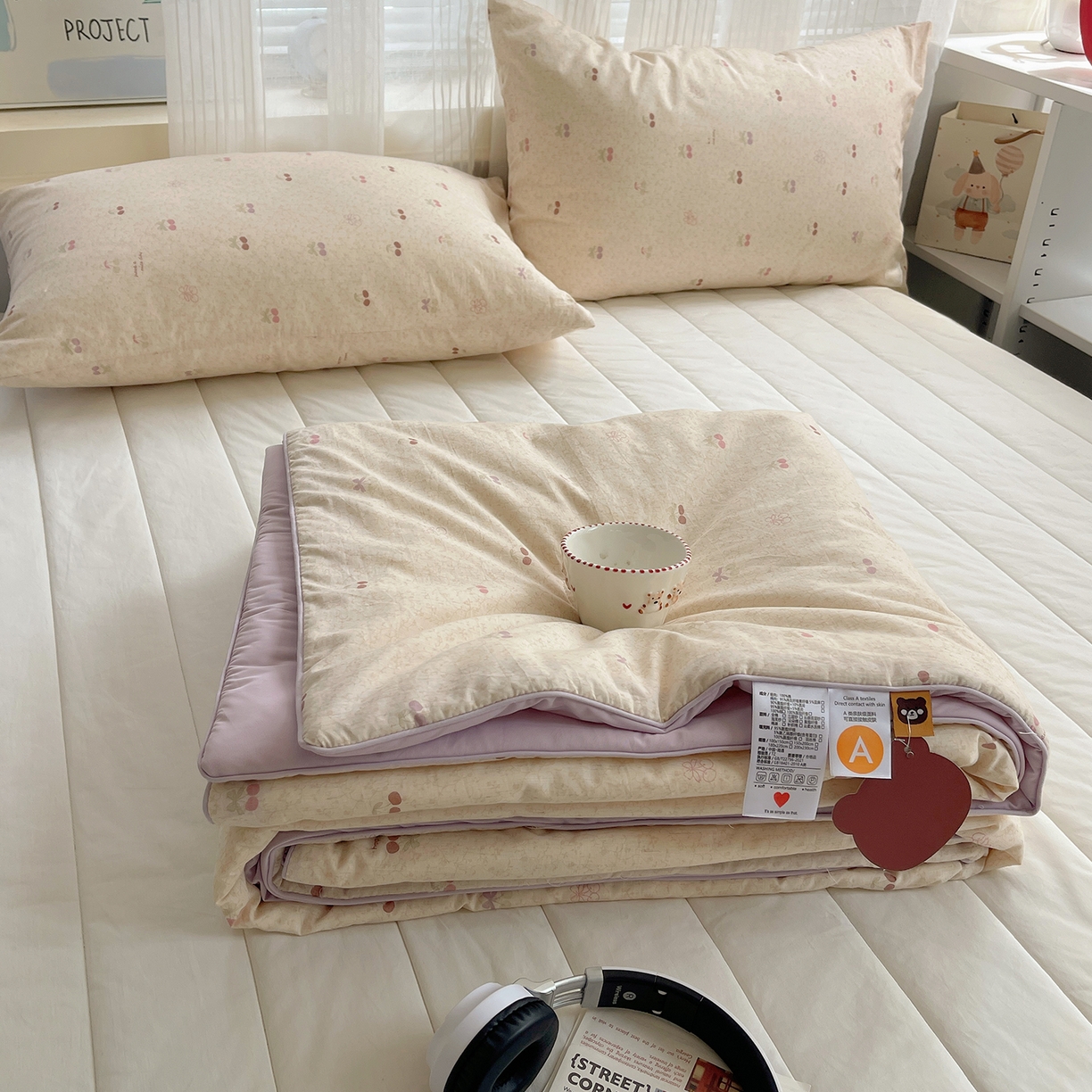 91家纺网 家纺一手货源 找家纺 桃子家居 2026新款A类原生态纯棉棉麻凉感小冰皮嵌绳工艺棉麻夏被夏凉被空调被 棉麻冰皮-奶芙樱桃