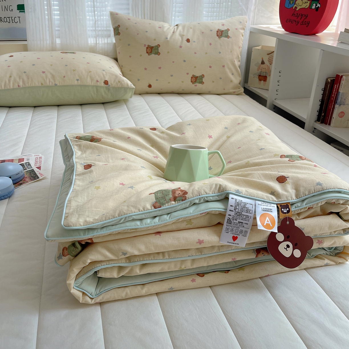 91家纺网 家纺一手货源 找家纺 桃子家居 2026新款A类原生态纯棉棉麻凉感小冰皮嵌绳工艺棉麻夏被夏凉被空调被 棉麻冰皮-奶黄小熊