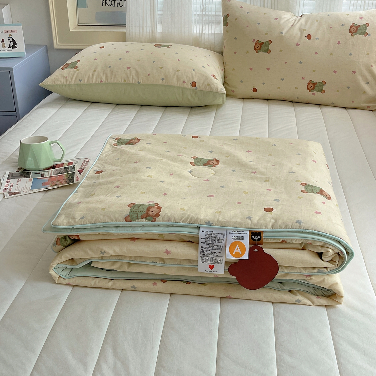 91家纺网 家纺一手货源 找家纺 桃子家居 2026新款A类原生态纯棉棉麻凉感小冰皮嵌绳工艺棉麻夏被夏凉被空调被 棉麻冰皮-奶黄小熊