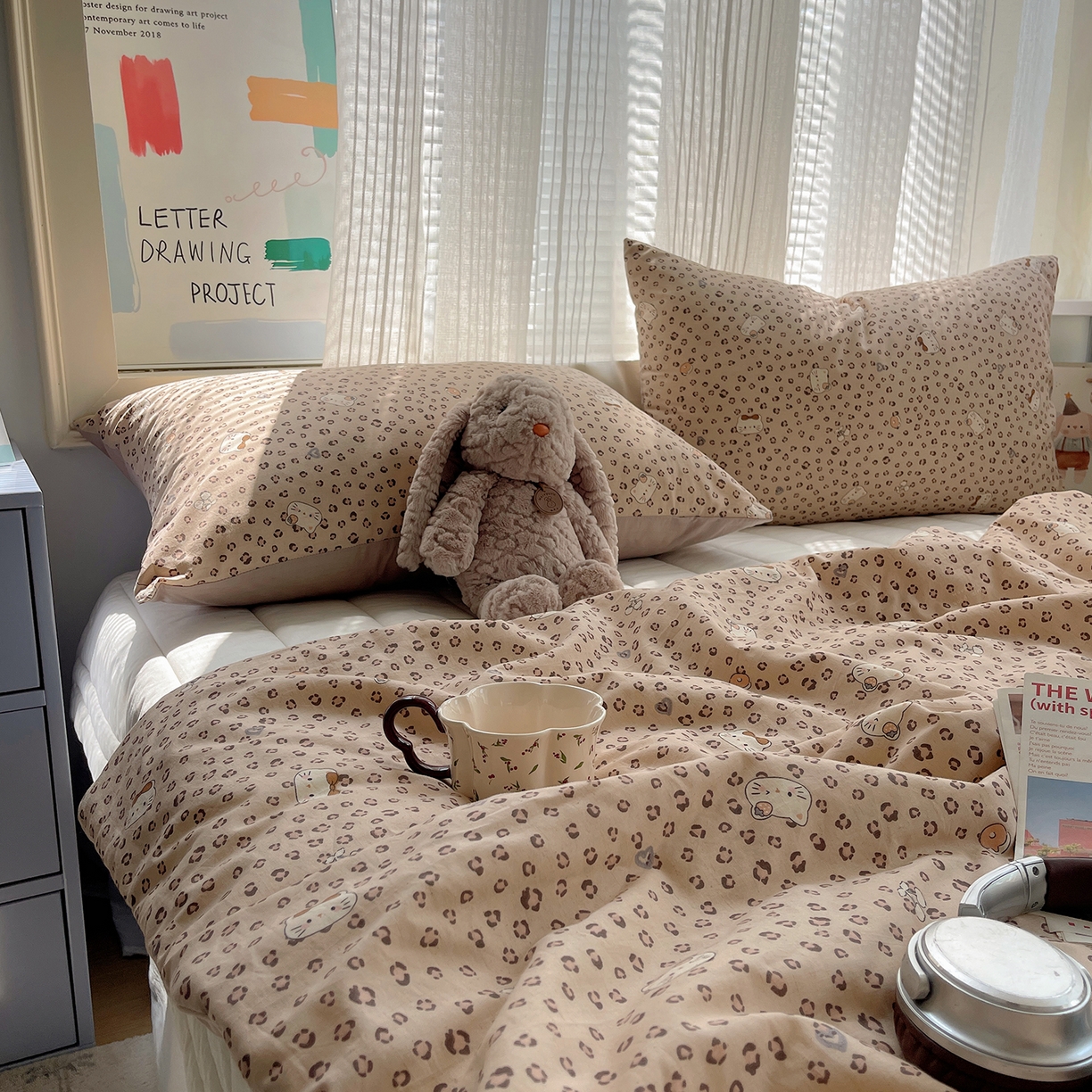 91家纺网 家纺一手货源 找家纺 桃子家居 2026新款A类原生态纯棉棉麻凉感小冰皮嵌绳工艺棉麻夏被夏凉被空调被 棉麻冰皮-奶咖小猫