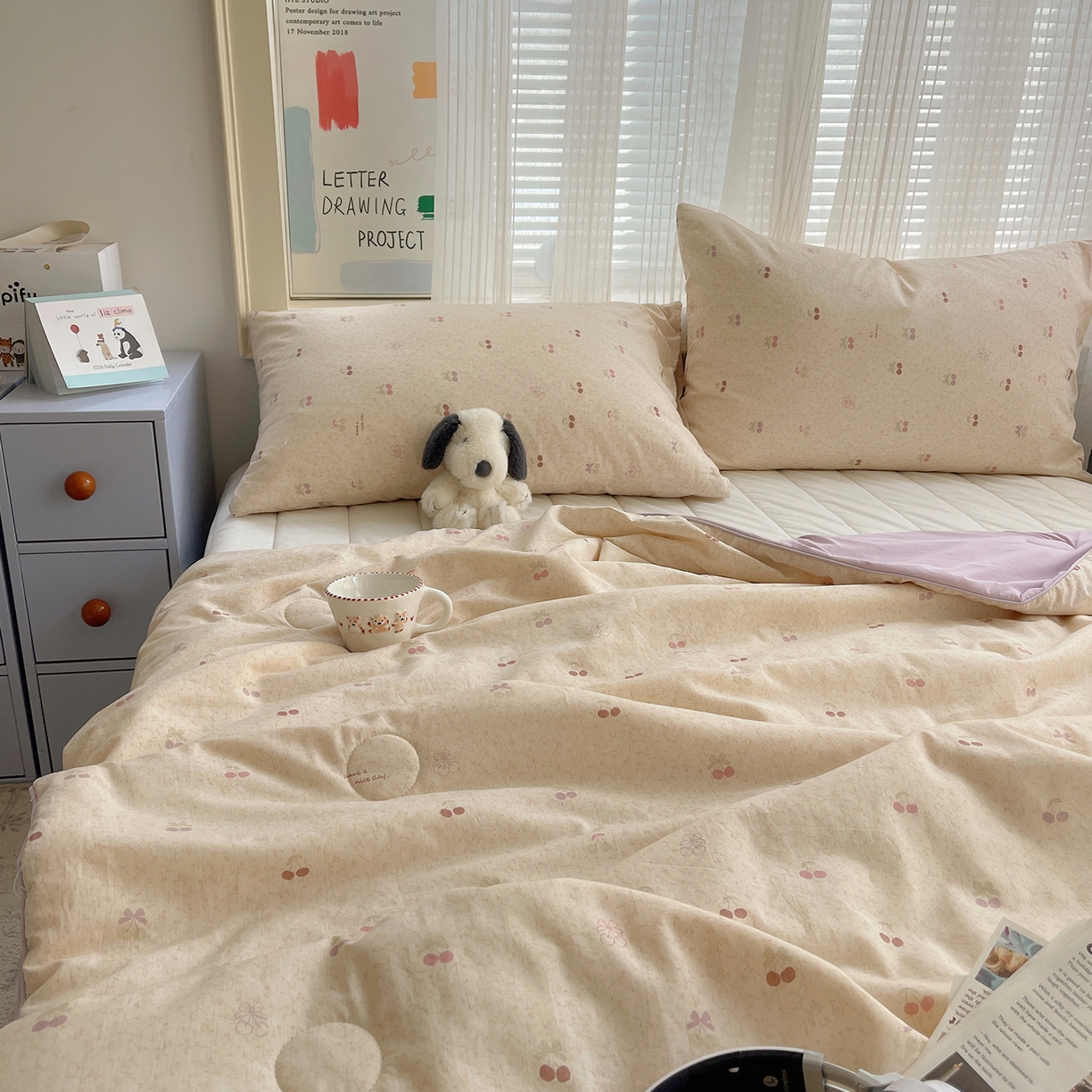 91家纺网 家纺一手货源 找家纺 桃子家居 2026新款A类原生态纯棉棉麻凉感小冰皮嵌绳工艺棉麻夏被夏凉被空调被 棉麻冰皮-奶芙樱桃