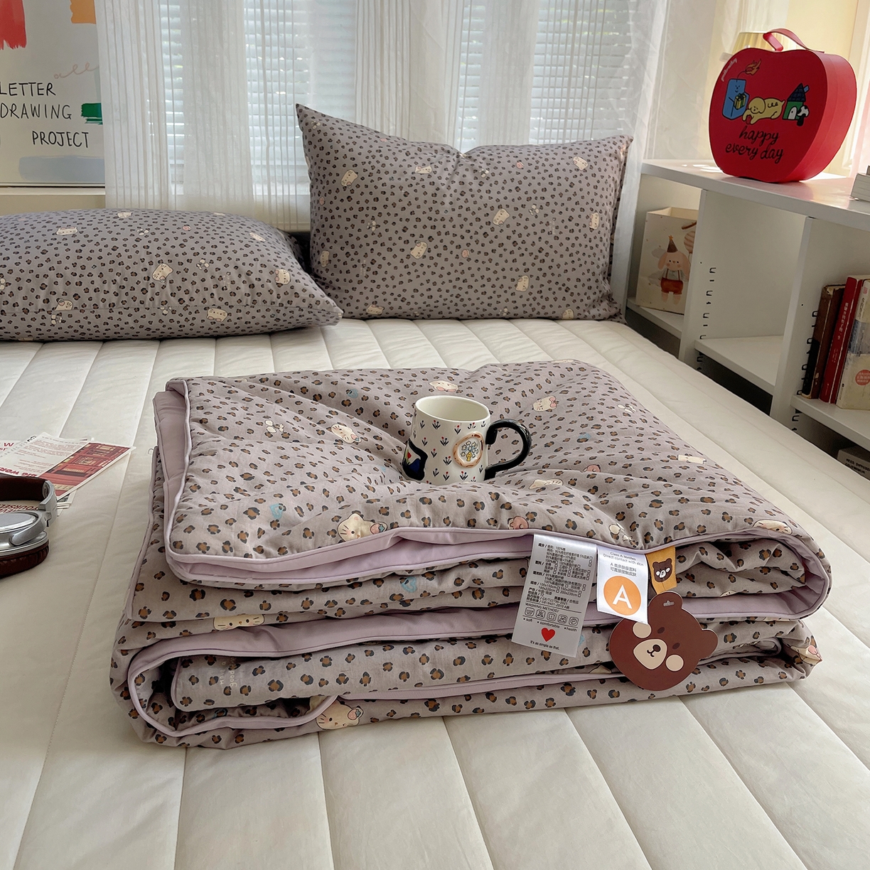 91家纺网 家纺一手货源 找家纺 桃子家居 2026新款A类原生态纯棉棉麻凉感小冰皮嵌绳工艺棉麻夏被夏凉被空调被 棉麻冰皮-雾紫小猫