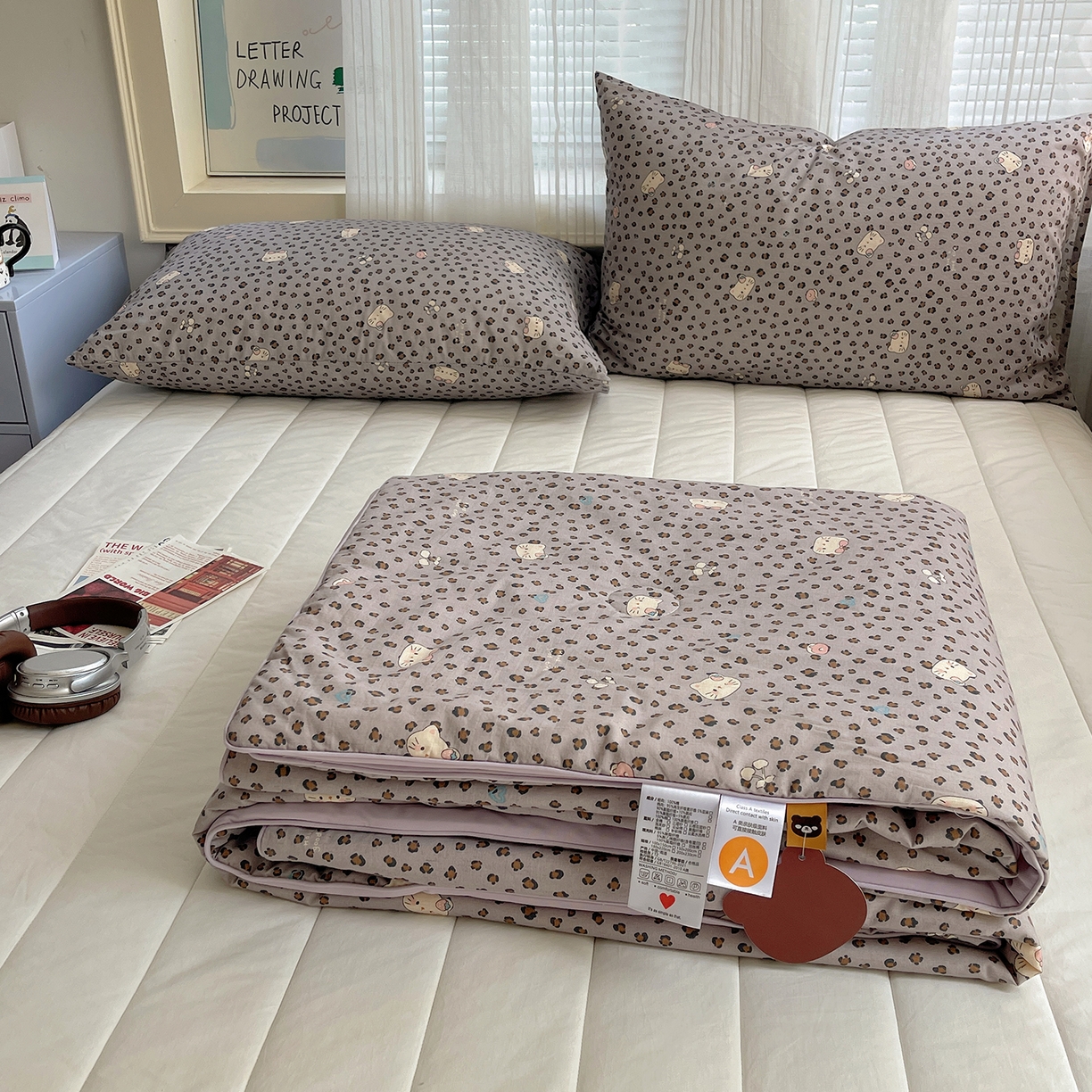 91家纺网 家纺一手货源 找家纺 桃子家居 2026新款A类原生态纯棉棉麻凉感小冰皮嵌绳工艺棉麻夏被夏凉被空调被 棉麻冰皮-雾紫小猫