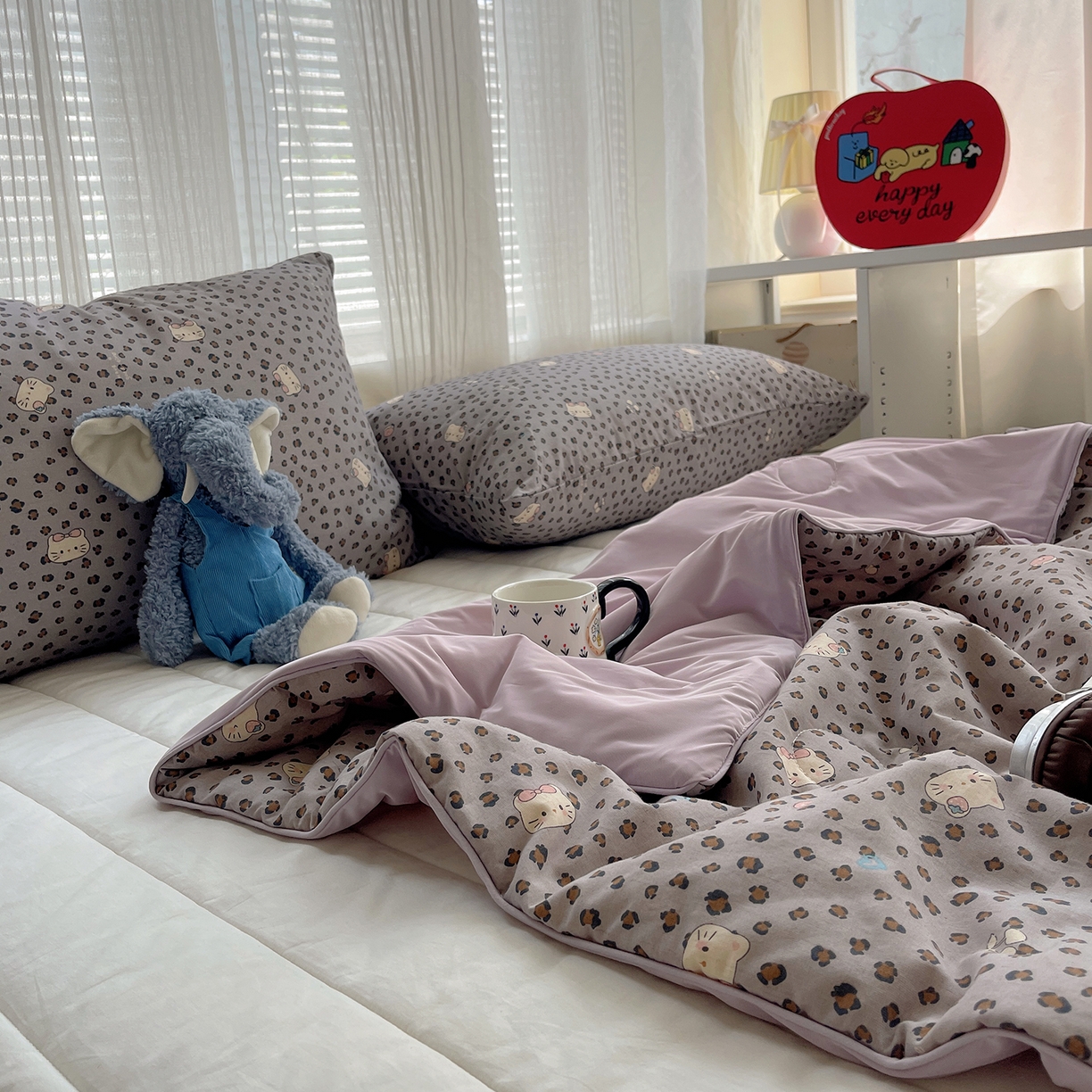 91家纺网 家纺一手货源 找家纺 桃子家居 2026新款A类原生态纯棉棉麻凉感小冰皮嵌绳工艺棉麻夏被夏凉被空调被 棉麻冰皮-雾紫小猫