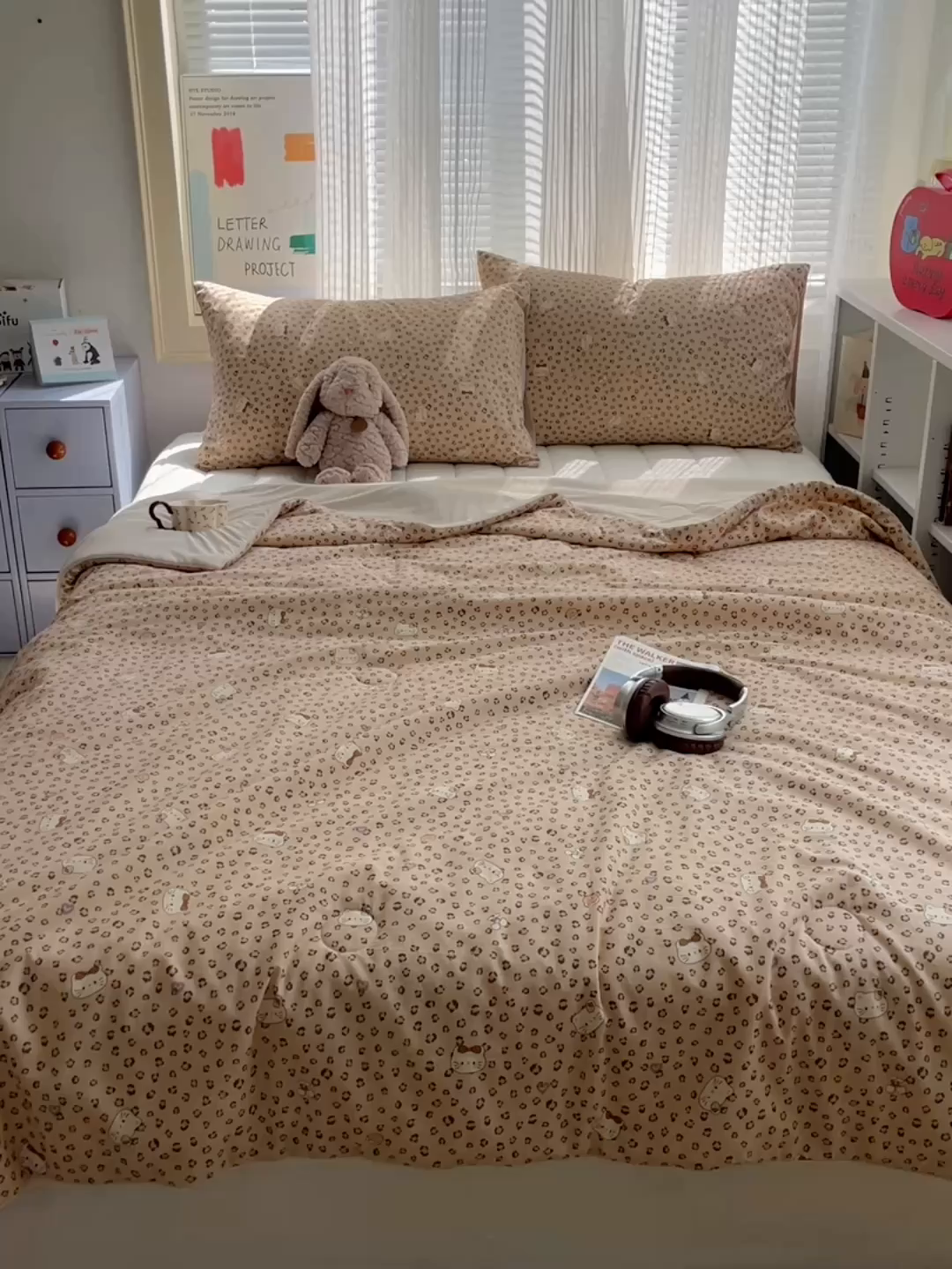 91家纺网 家纺一手货源 找家纺 桃子家居 2026新款A类原生态纯棉棉麻凉感小冰皮嵌绳工艺棉麻夏被夏凉被空调被 棉麻冰皮-奶咖小猫