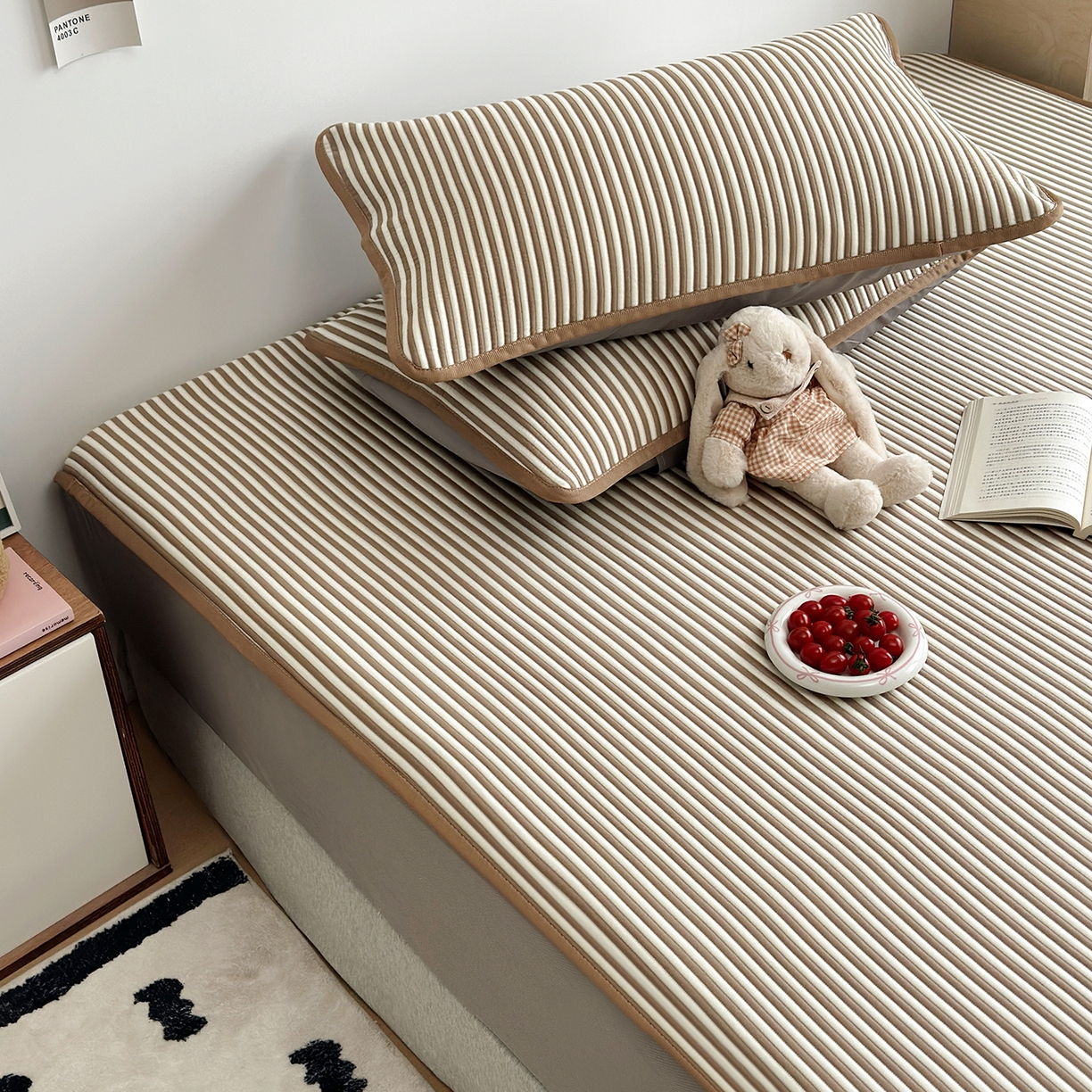 91家纺网 家纺一手货源 找家纺 怡家居 2026新款PE凉感提花床笠款凉席席子三件套 星禾-咖