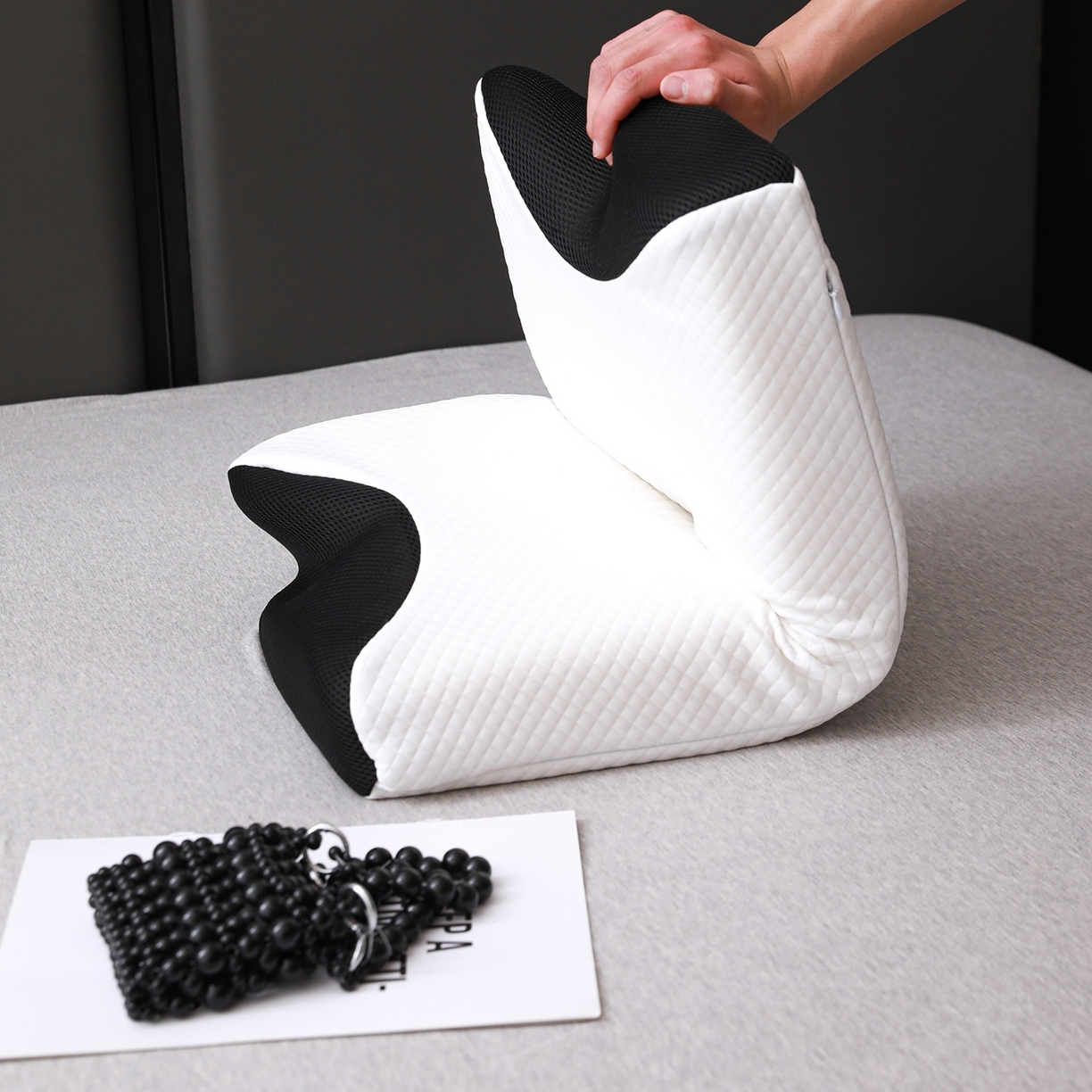 91家纺网 家纺一手货源 找家纺 圣靓家纺 2026新款跨境外贸飞机枕小牛角枕蝶形记忆枕记忆棉枕头枕芯颈椎枕蝴蝶护颈枕 飞机枕小牛角枕黑色