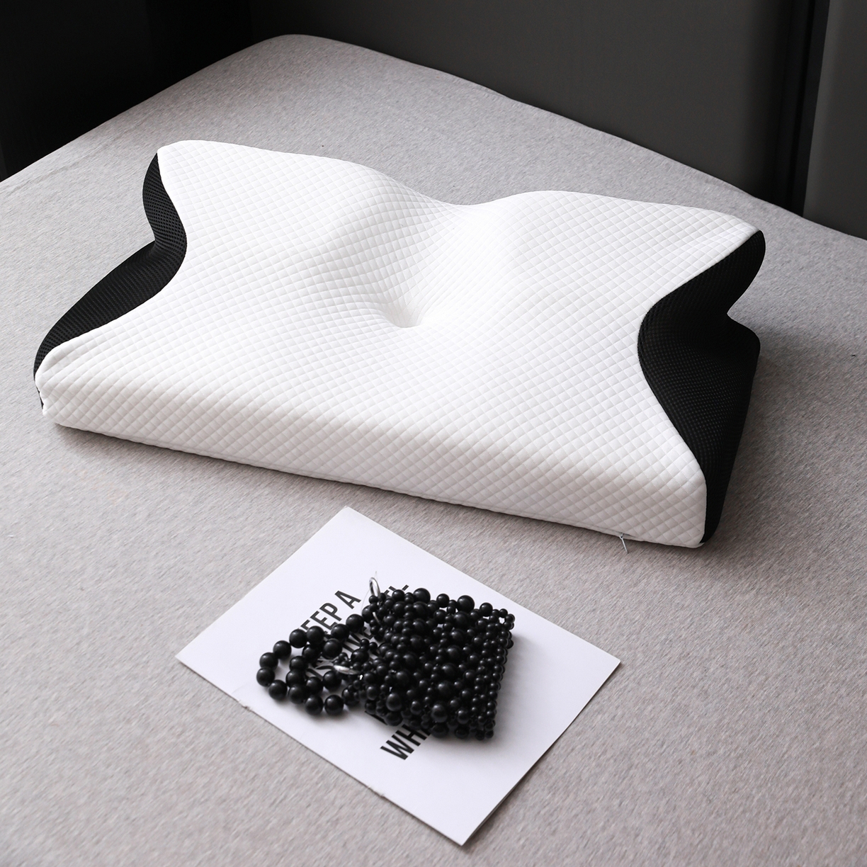 91家纺网 家纺一手货源 找家纺 圣靓家纺 2026新款跨境外贸飞机枕小牛角枕蝶形记忆枕记忆棉枕头枕芯颈椎枕蝴蝶护颈枕 飞机枕小牛角枕黑色