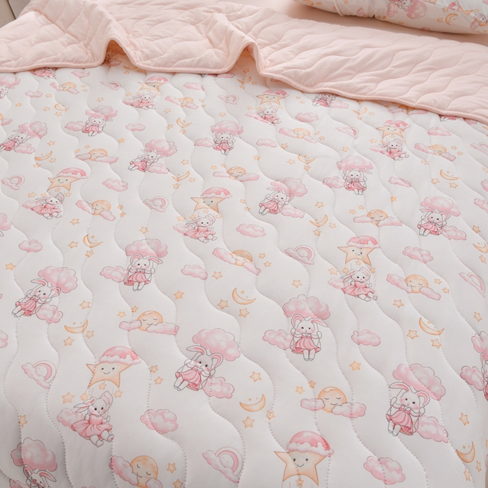 91家纺网 家纺一手货源 找家纺 圣靓家纺 2026新款恬梦针织棉夏被夏凉被空调被 粉妆小兔