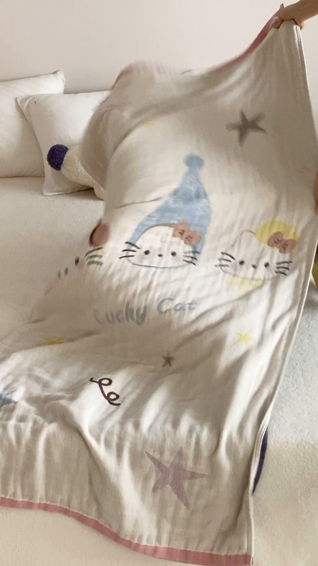 91家纺网 家纺一手货源 找家纺 麻依 2026新款四层纱布浴巾全棉 啵啵小猫 80*160