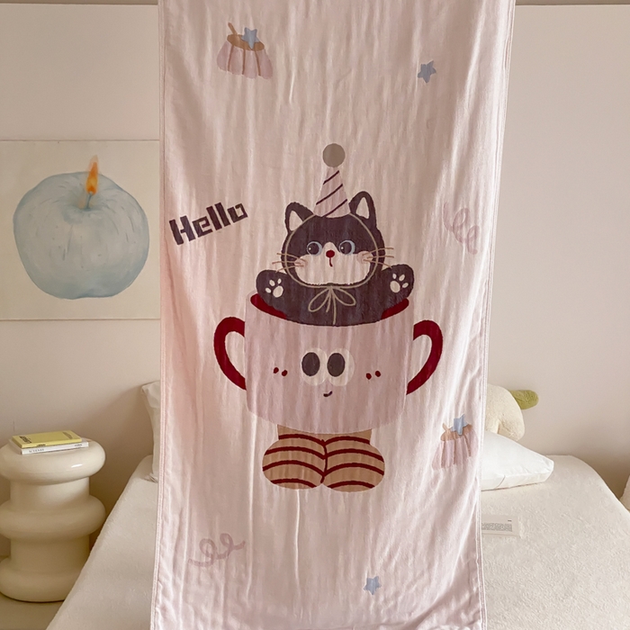 91家纺网 家纺一手货源 找家纺 麻依 2026新款四层纱布浴巾全棉 茶杯猫咪 80*160