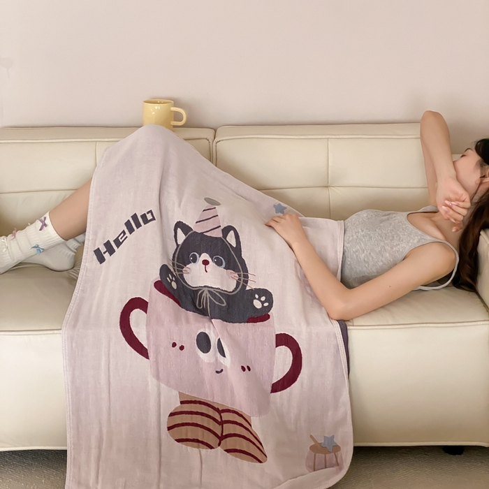 91家纺网 家纺一手货源 找家纺 麻依 2026新款四层纱布浴巾全棉 茶杯猫咪 80*160