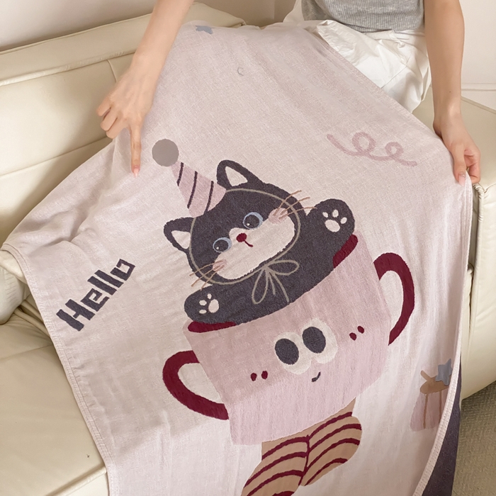 91家纺网 家纺一手货源 找家纺 麻依 2026新款四层纱布浴巾全棉 茶杯猫咪 80*160