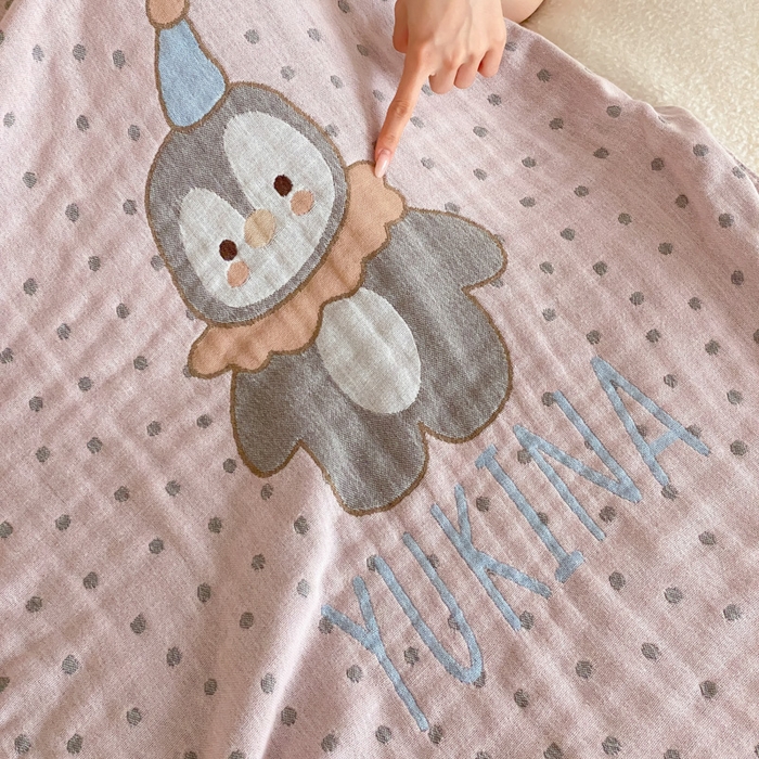 91家纺网 家纺一手货源 找家纺 麻依 2026新款四层纱布浴巾全棉 豆豆企鹅 80*160