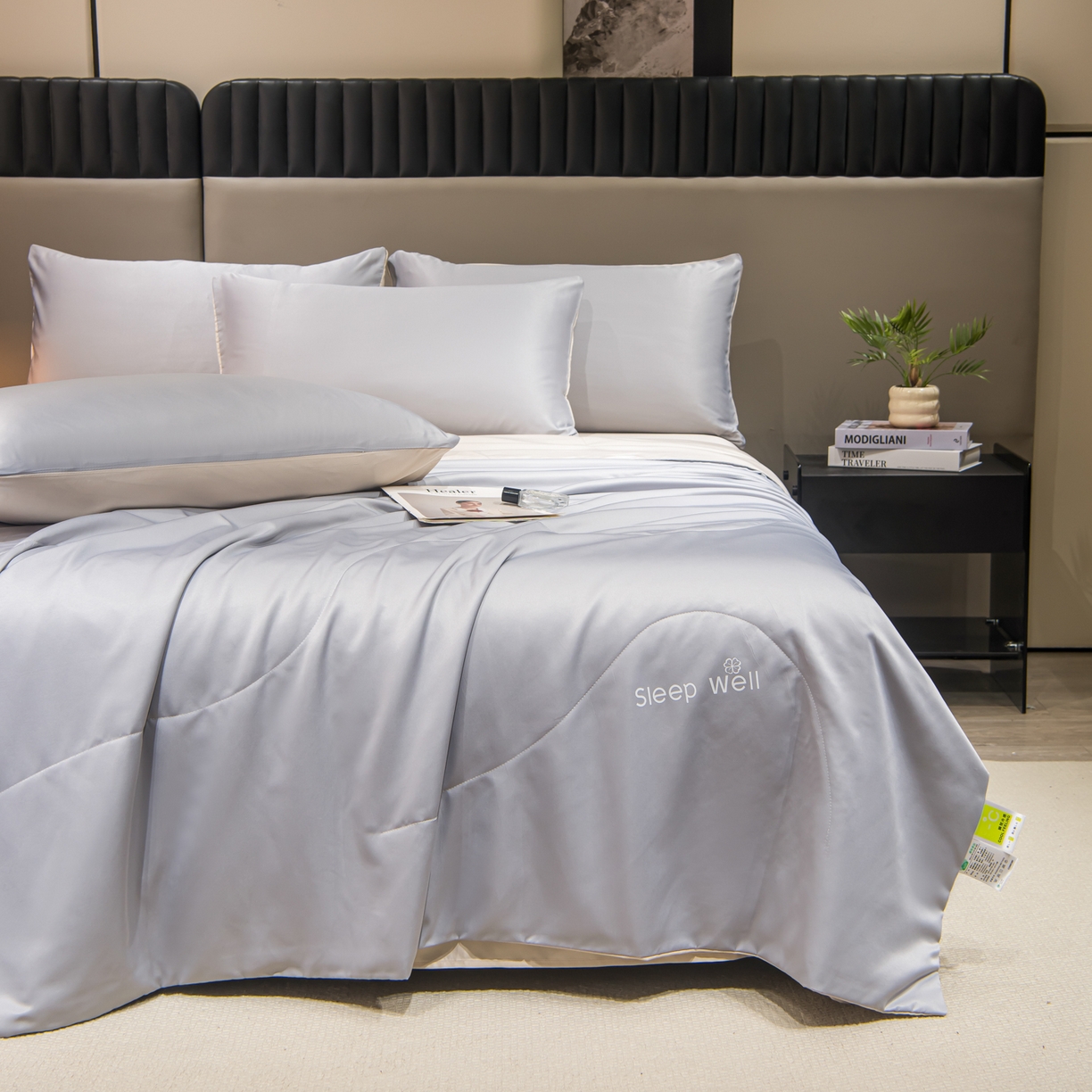 91家纺网 家纺一手货源 找家纺 花伞家居 2026新款烫画水洗真丝夏被四件套 烫画夏被-浅灰+梧桐杏