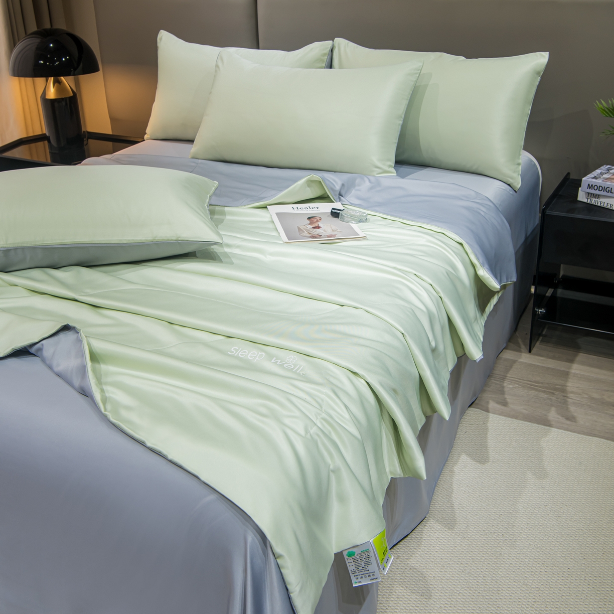 91家纺网 家纺一手货源 找家纺 花伞家居 2026新款烫画水洗真丝夏被四件套 烫画夏被-豆绿+浅灰