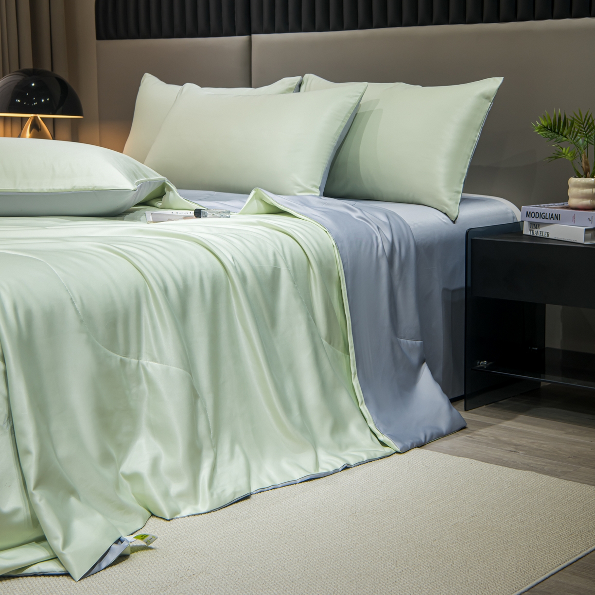 91家纺网 家纺一手货源 找家纺 花伞家居 2026新款烫画水洗真丝夏被四件套 烫画夏被-豆绿+浅灰