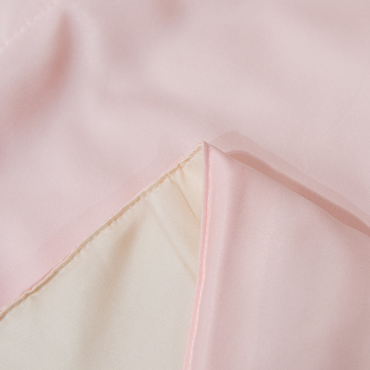 91家纺网 家纺一手货源 找家纺 花伞家居 2026新款烫画水洗真丝夏被四件套 烫画夏被-浅玉+小米黄