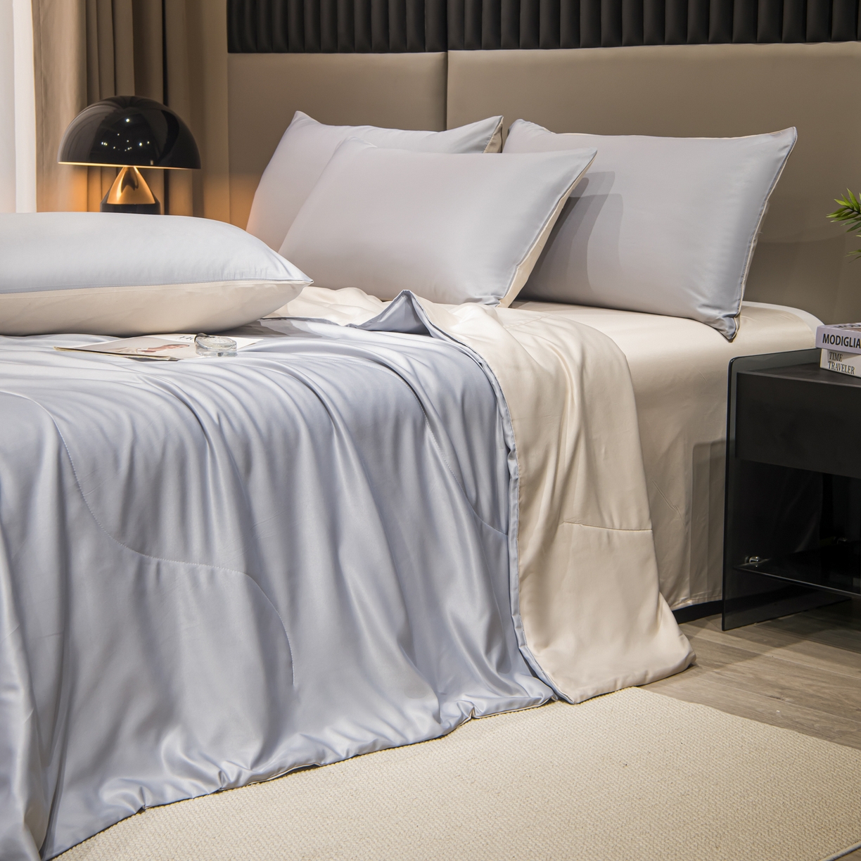 91家纺网 家纺一手货源 找家纺 花伞家居 2026新款烫画水洗真丝夏被四件套 烫画夏被-浅灰+梧桐杏