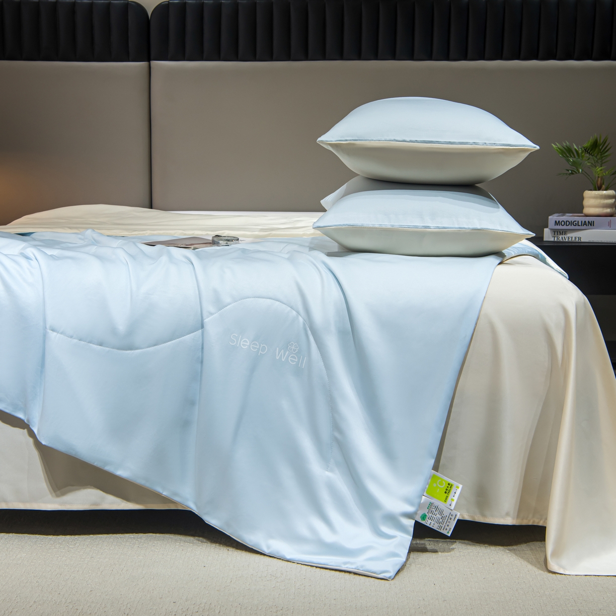 91家纺网 家纺一手货源 找家纺 花伞家居 2026新款烫画水洗真丝夏被四件套 烫画夏被-浅蓝+小米黄