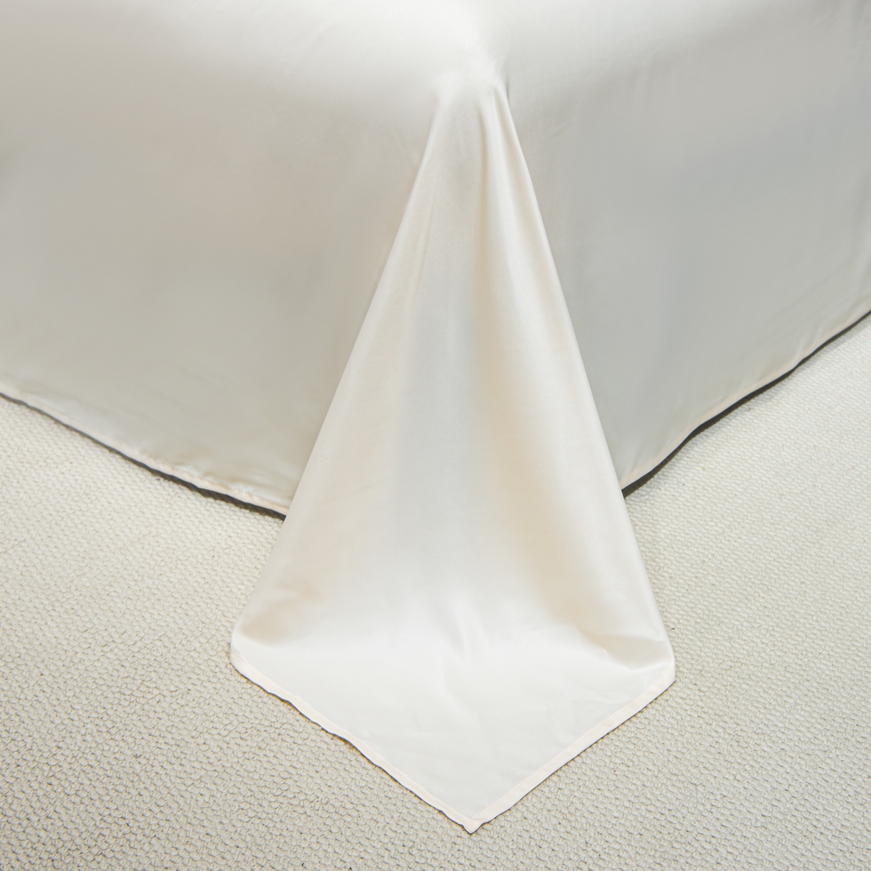 91家纺网 家纺一手货源 找家纺 花伞家居 2026新款烫画水洗真丝夏被四件套 烫画夏被-浅玉+小米黄