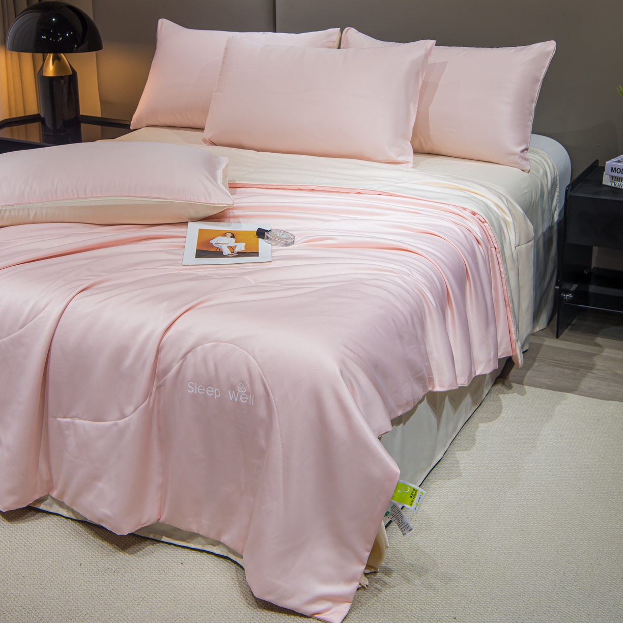 91家纺网 家纺一手货源 找家纺 花伞家居 2026新款烫画水洗真丝夏被四件套 烫画夏被-浅玉+小米黄