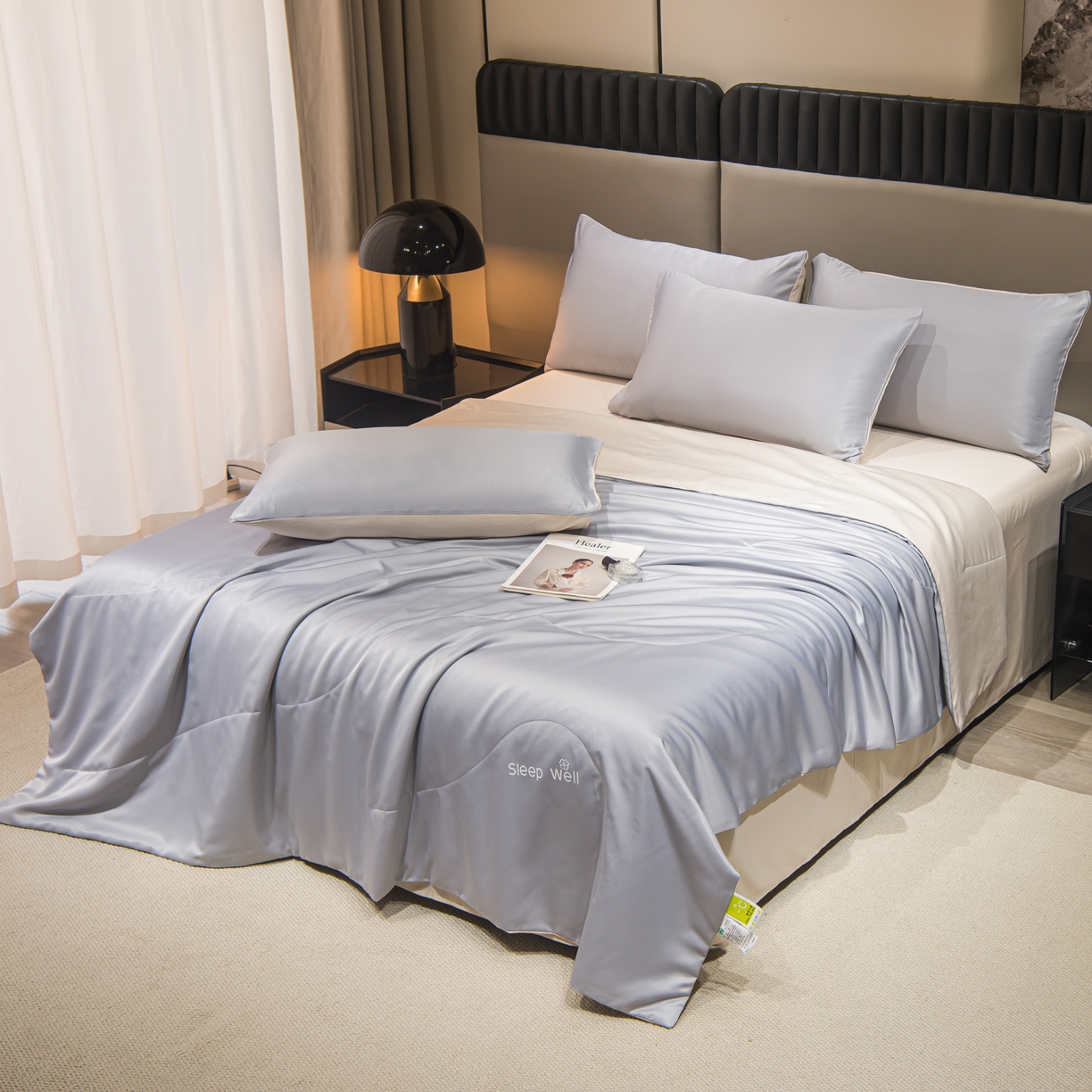 91家纺网 家纺一手货源 找家纺 花伞家居 2026新款烫画水洗真丝夏被四件套 烫画夏被-浅灰+梧桐杏