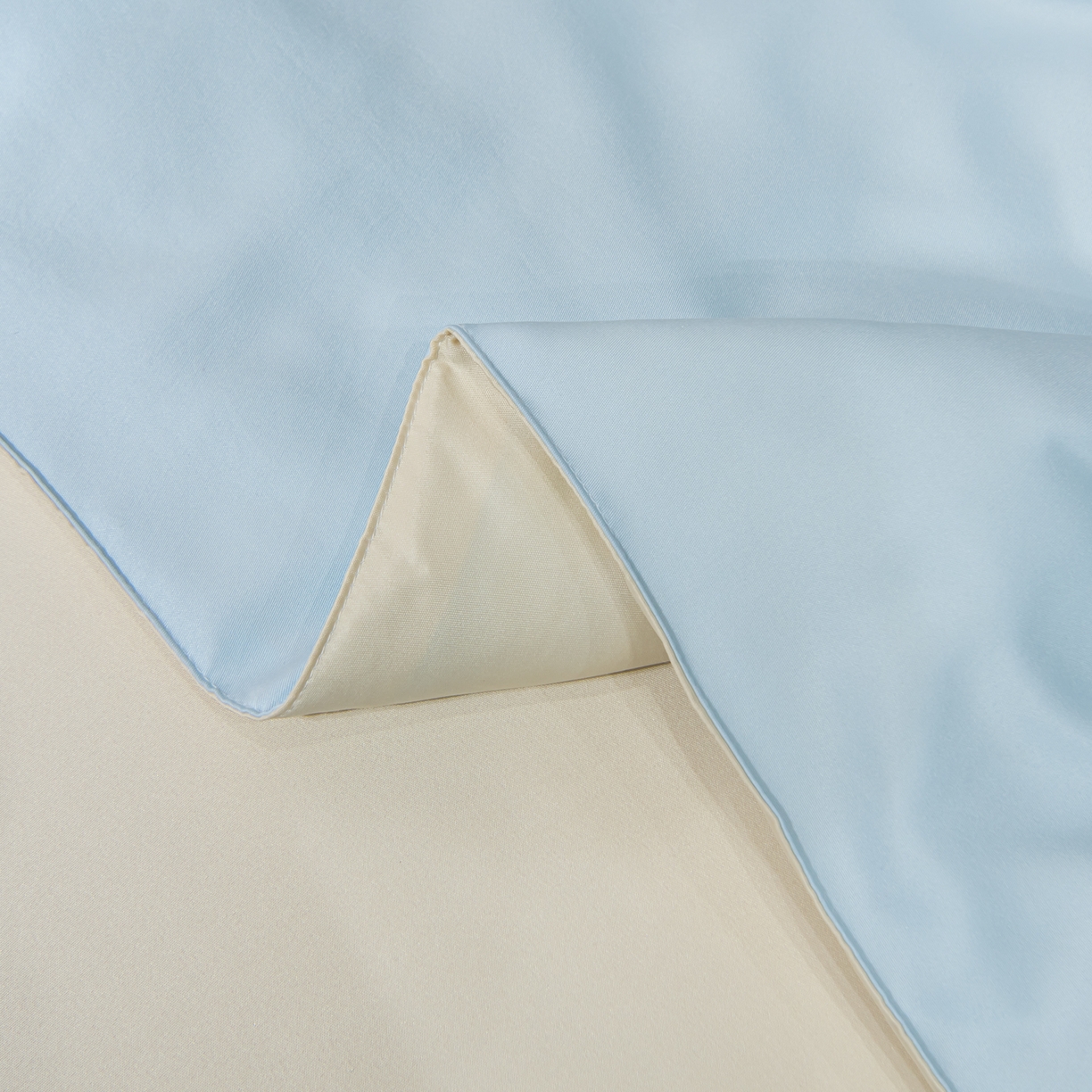 91家纺网 家纺一手货源 找家纺 花伞家居 2026新款烫画水洗真丝夏被四件套 烫画夏被-浅蓝+小米黄