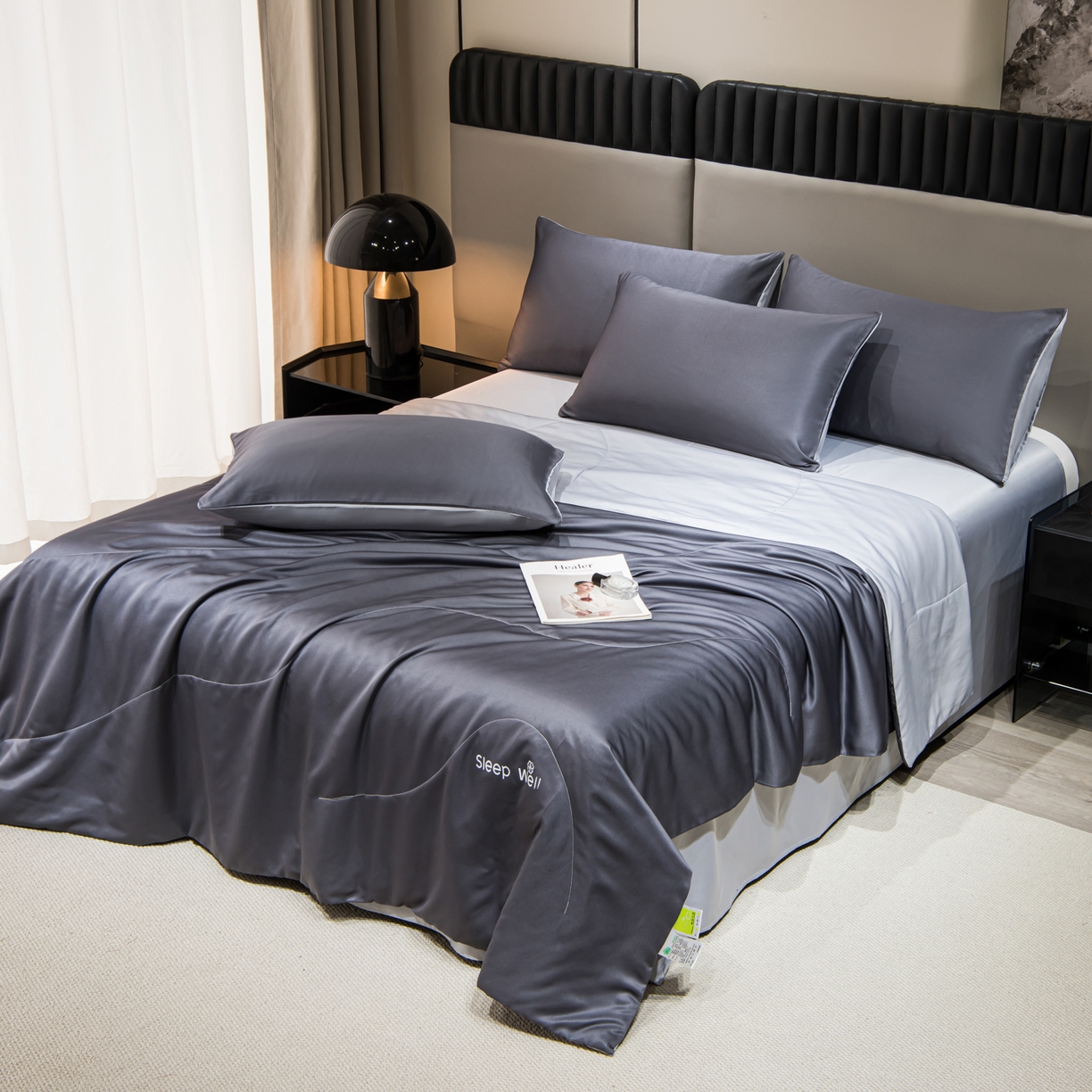 91家纺网 家纺一手货源 找家纺 花伞家居 2026新款烫画水洗真丝夏被四件套 烫画夏被-深灰+浅灰