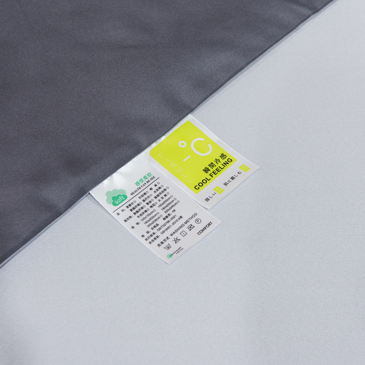 91家纺网 家纺一手货源 找家纺 花伞家居 2026新款烫画水洗真丝夏被四件套 烫画夏被-深灰+浅灰