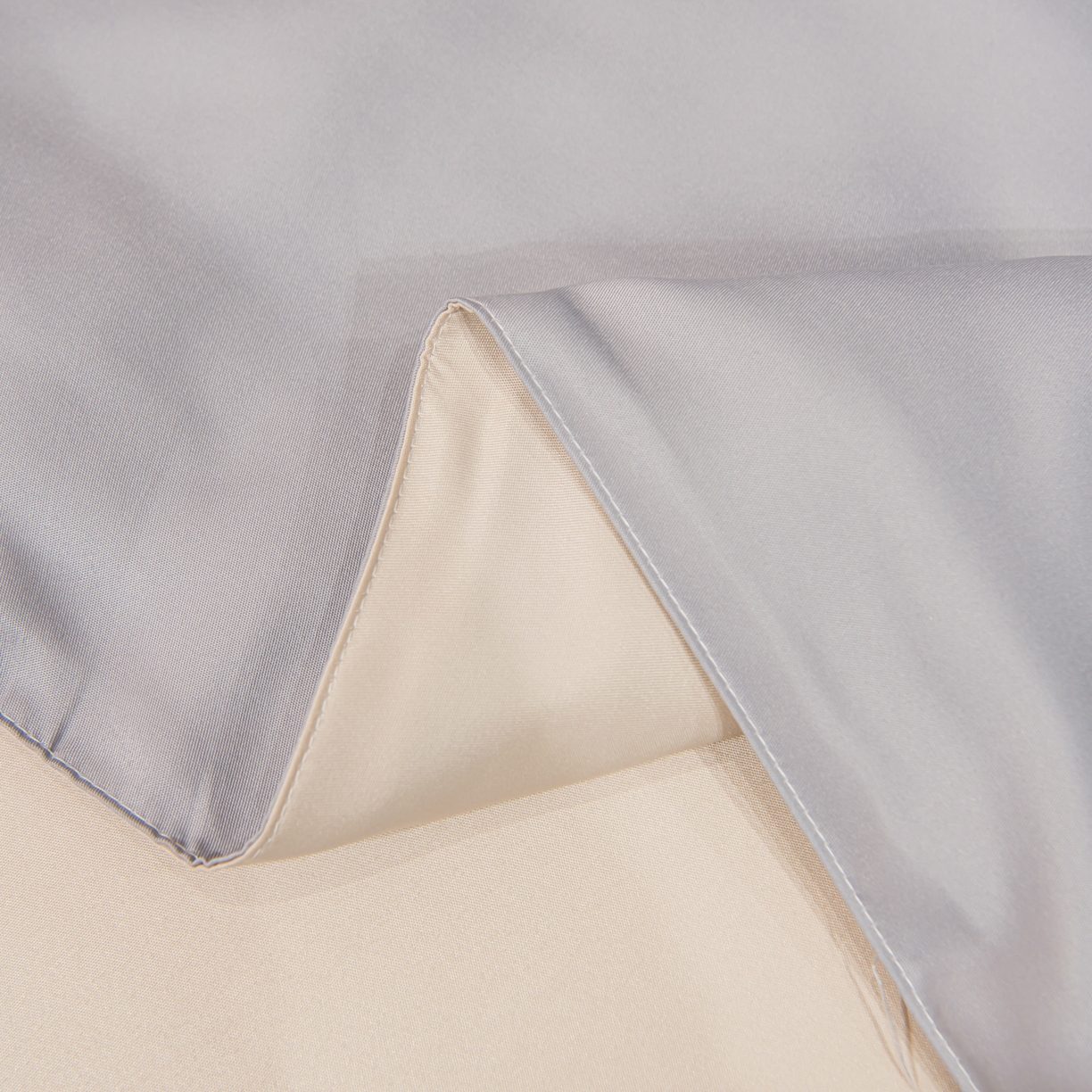 91家纺网 家纺一手货源 找家纺 花伞家居 2026新款烫画水洗真丝夏被四件套 烫画夏被-浅灰+梧桐杏