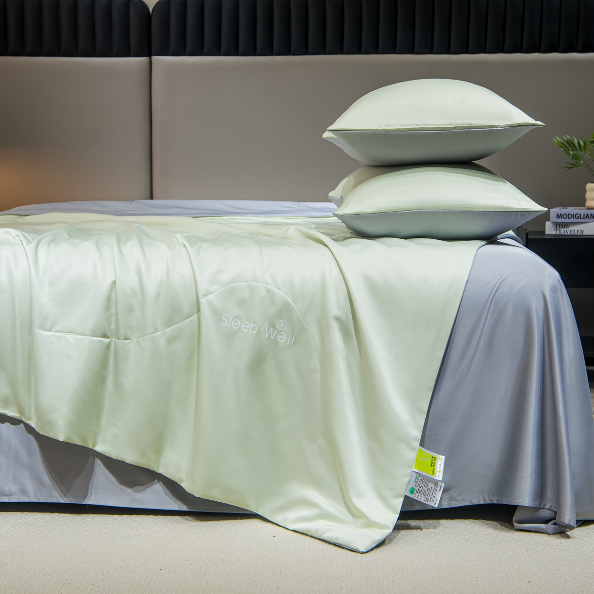 91家纺网 家纺一手货源 找家纺 花伞家居 2026新款烫画水洗真丝夏被四件套 烫画夏被-豆绿+浅灰